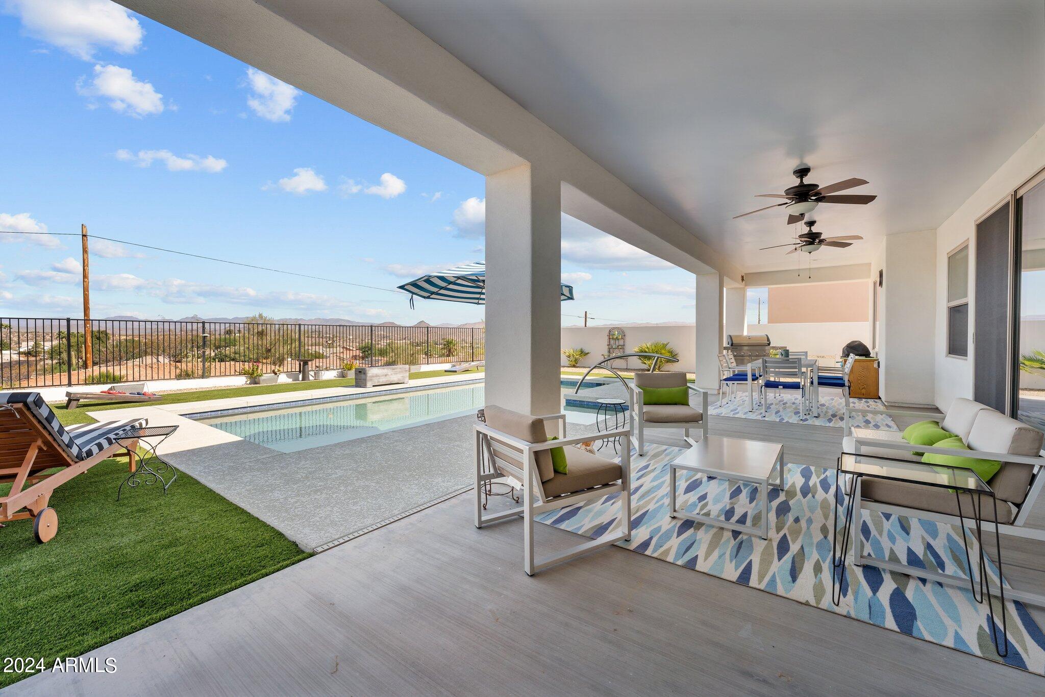 960 W Hermosa Drive