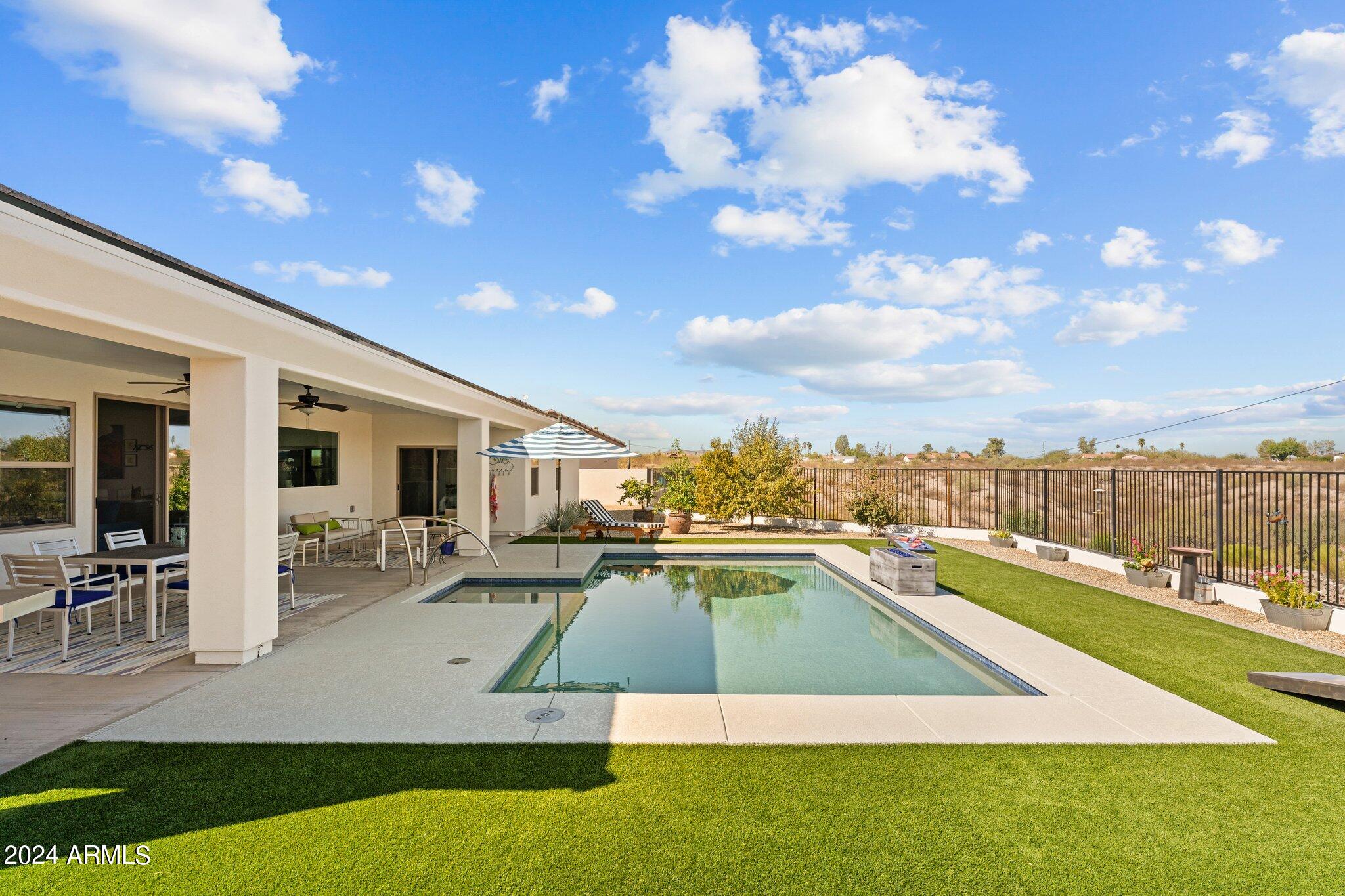 960 W Hermosa Drive