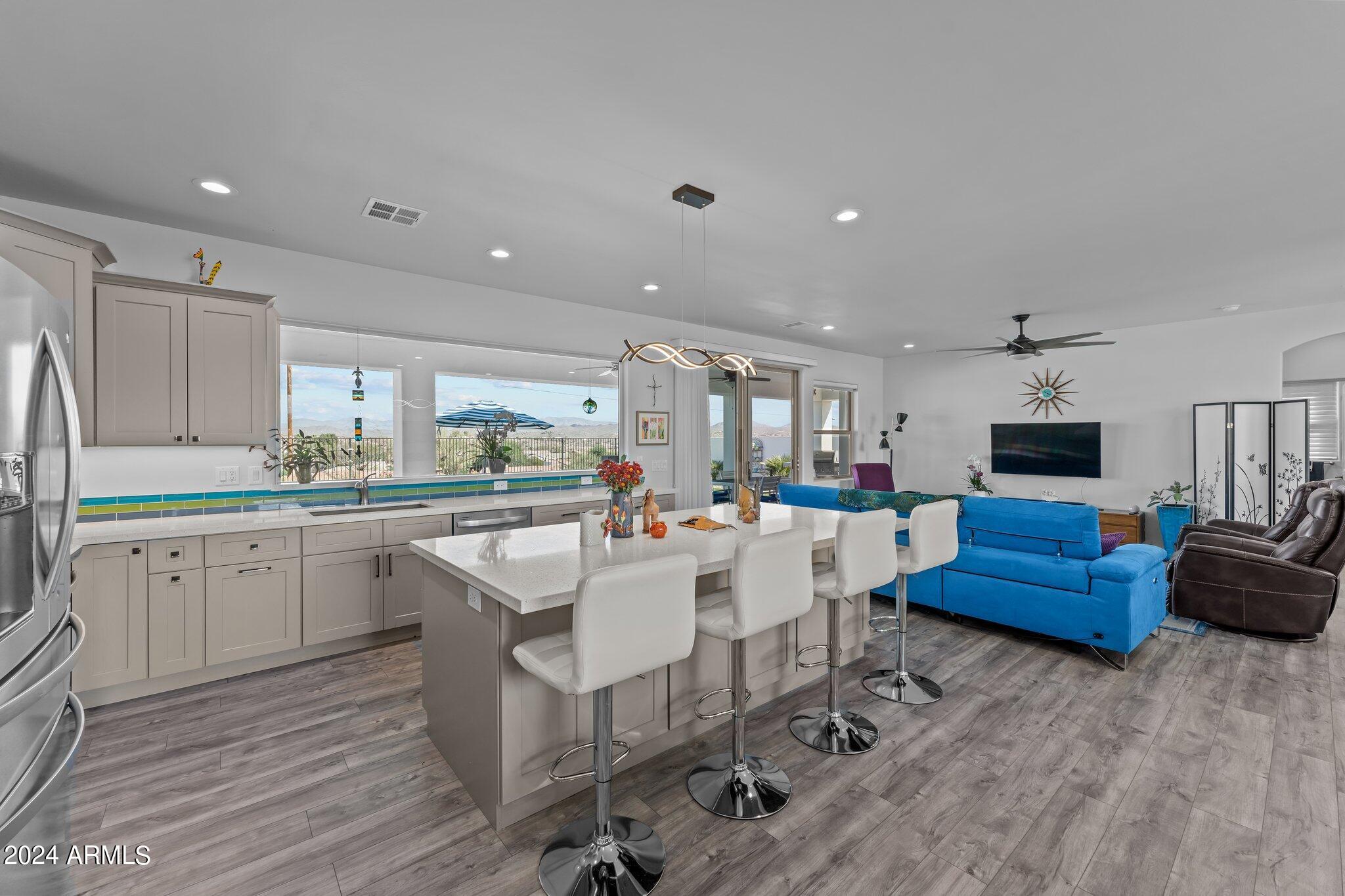 960 W Hermosa Drive