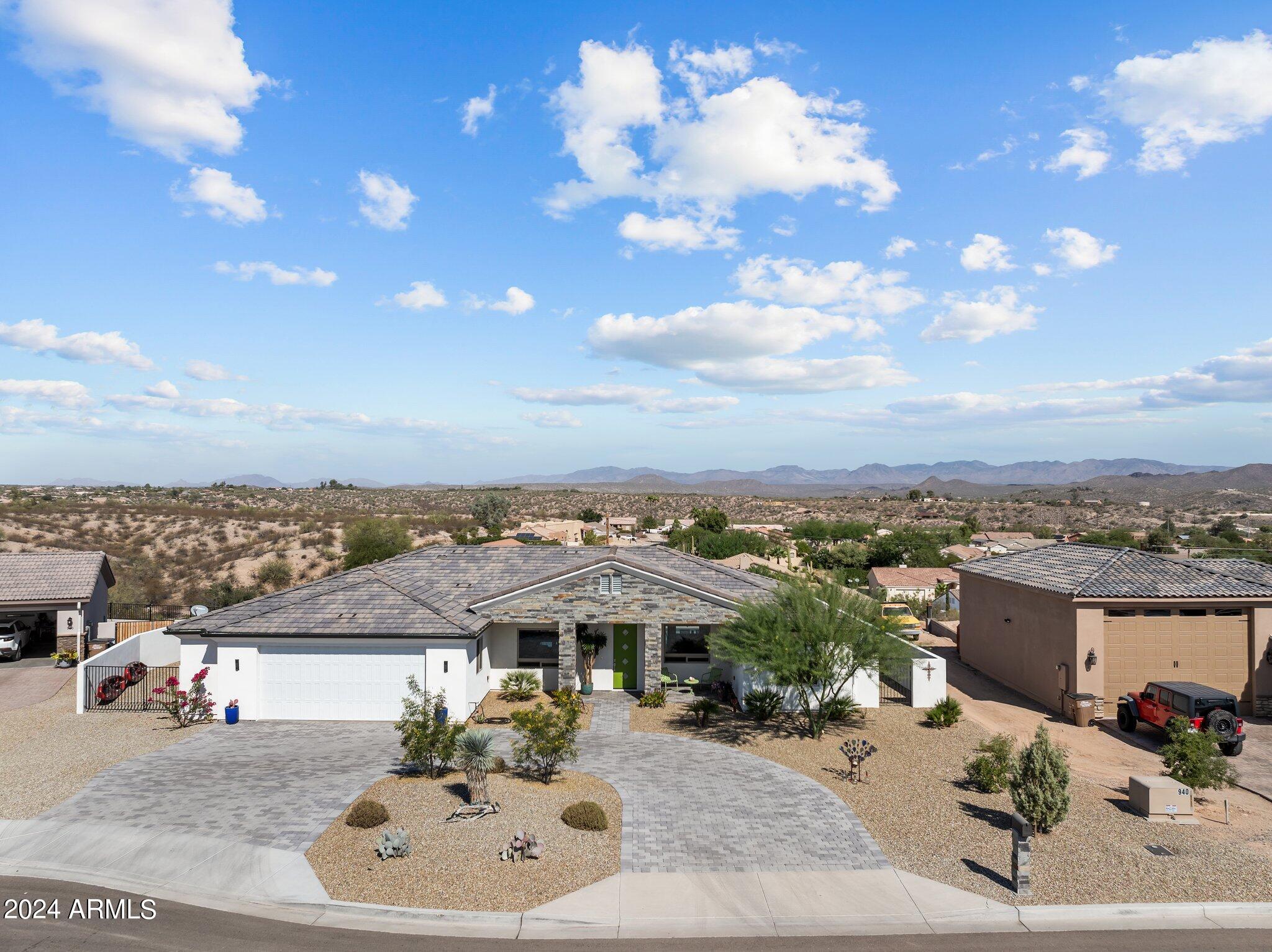 960 W Hermosa Drive