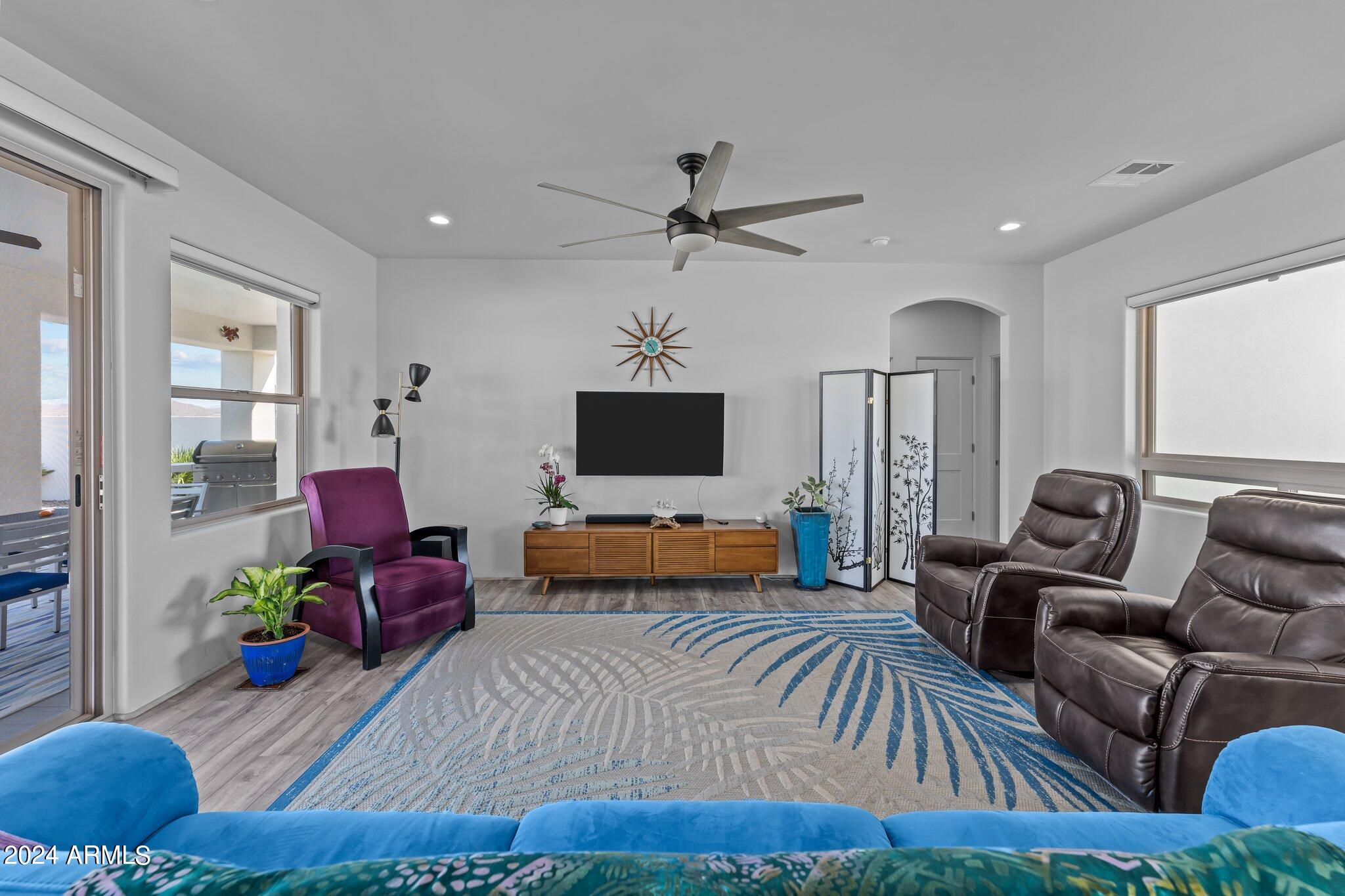 960 W Hermosa Drive