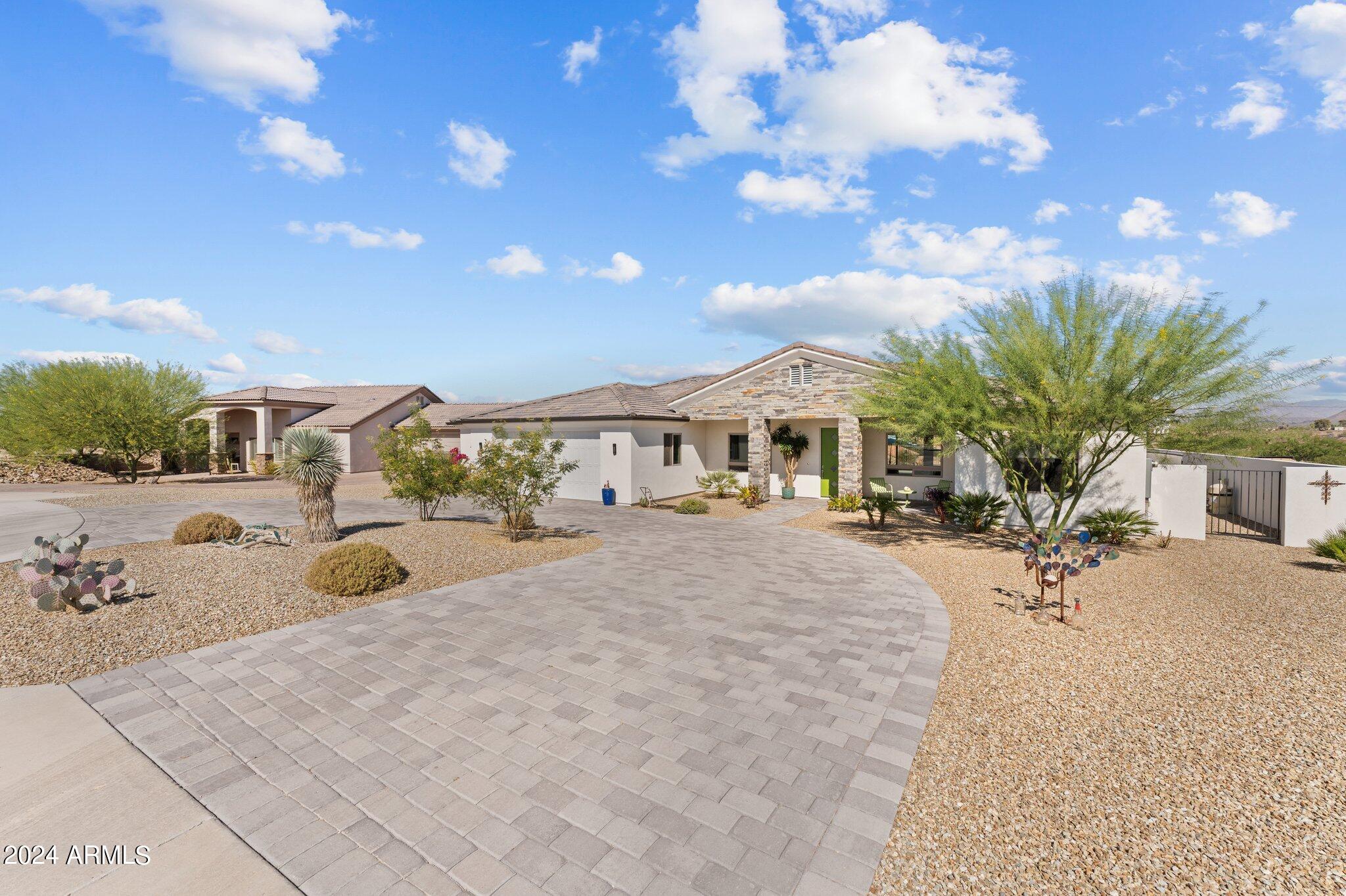 960 W Hermosa Drive