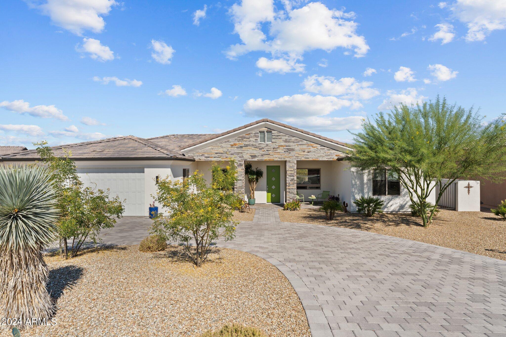 960 W Hermosa Drive