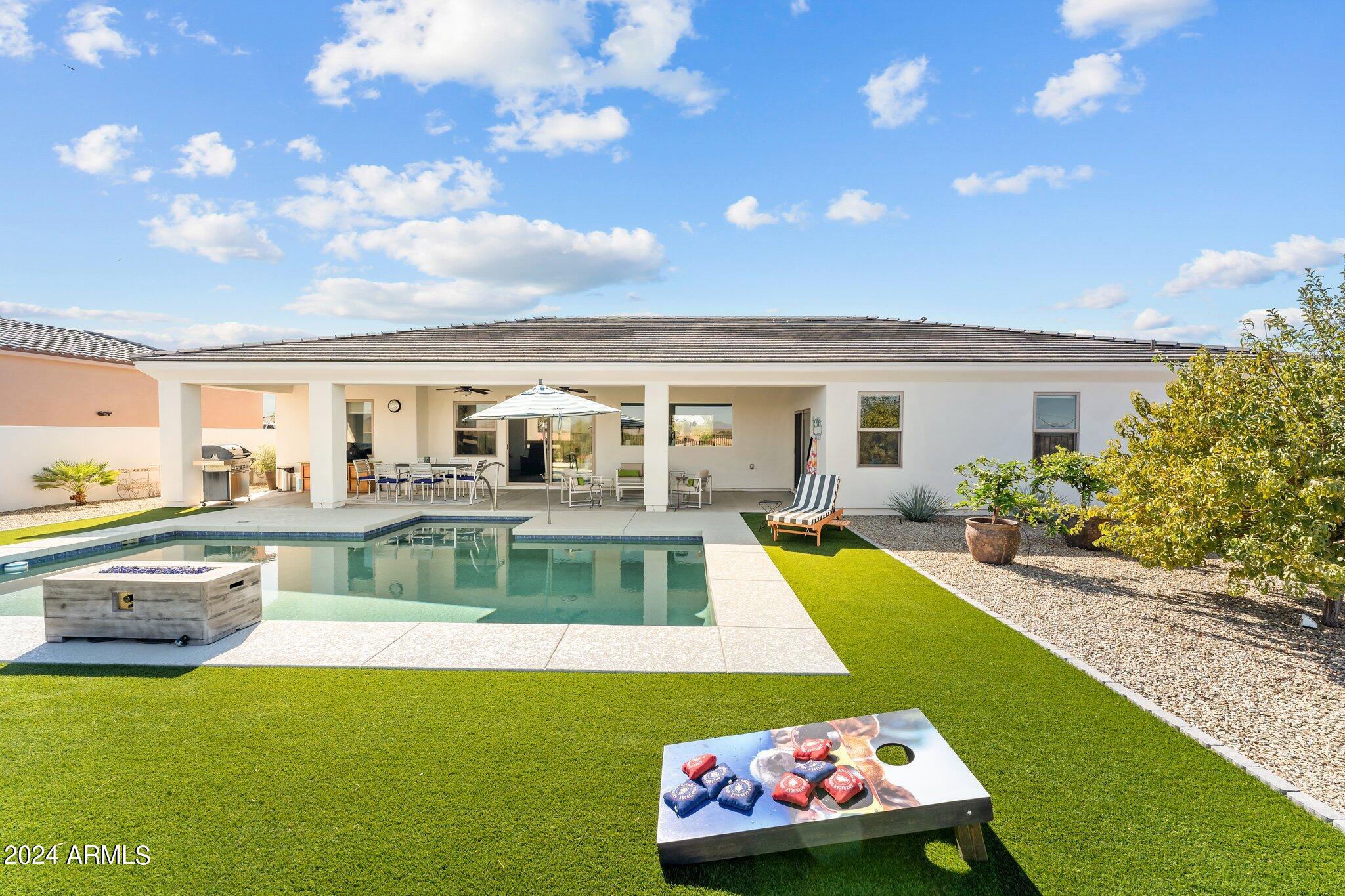 960 W Hermosa Drive
