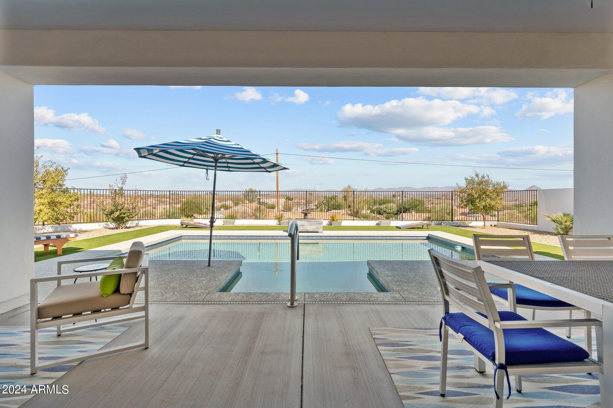 960 W Hermosa Drive
