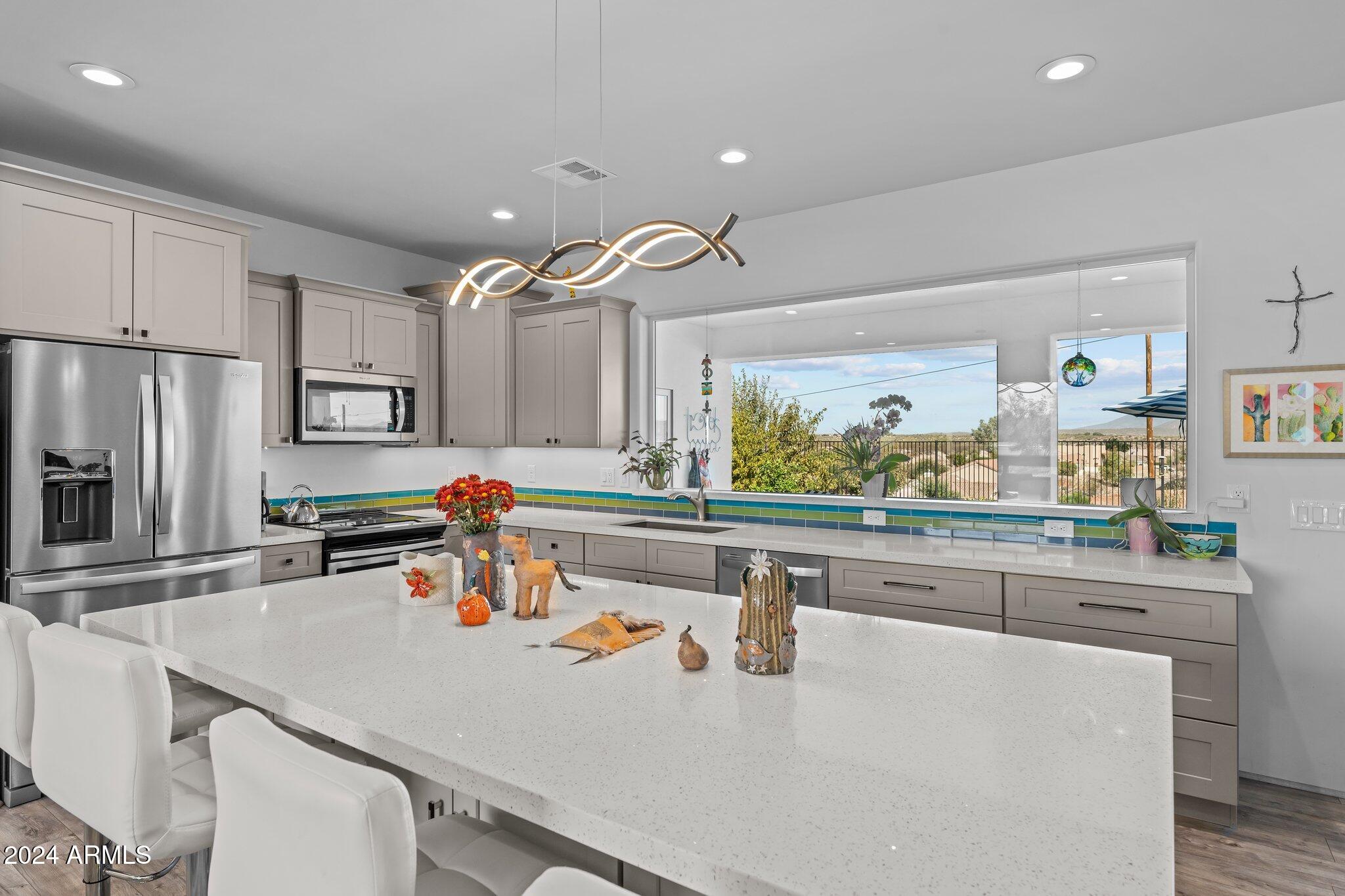 960 W Hermosa Drive