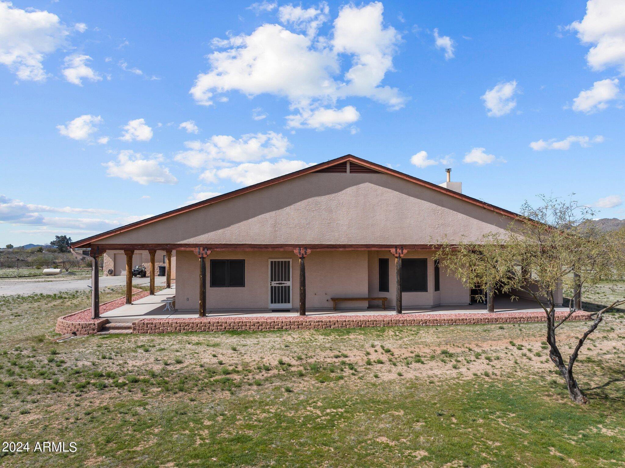 22900 W HYLTON Way