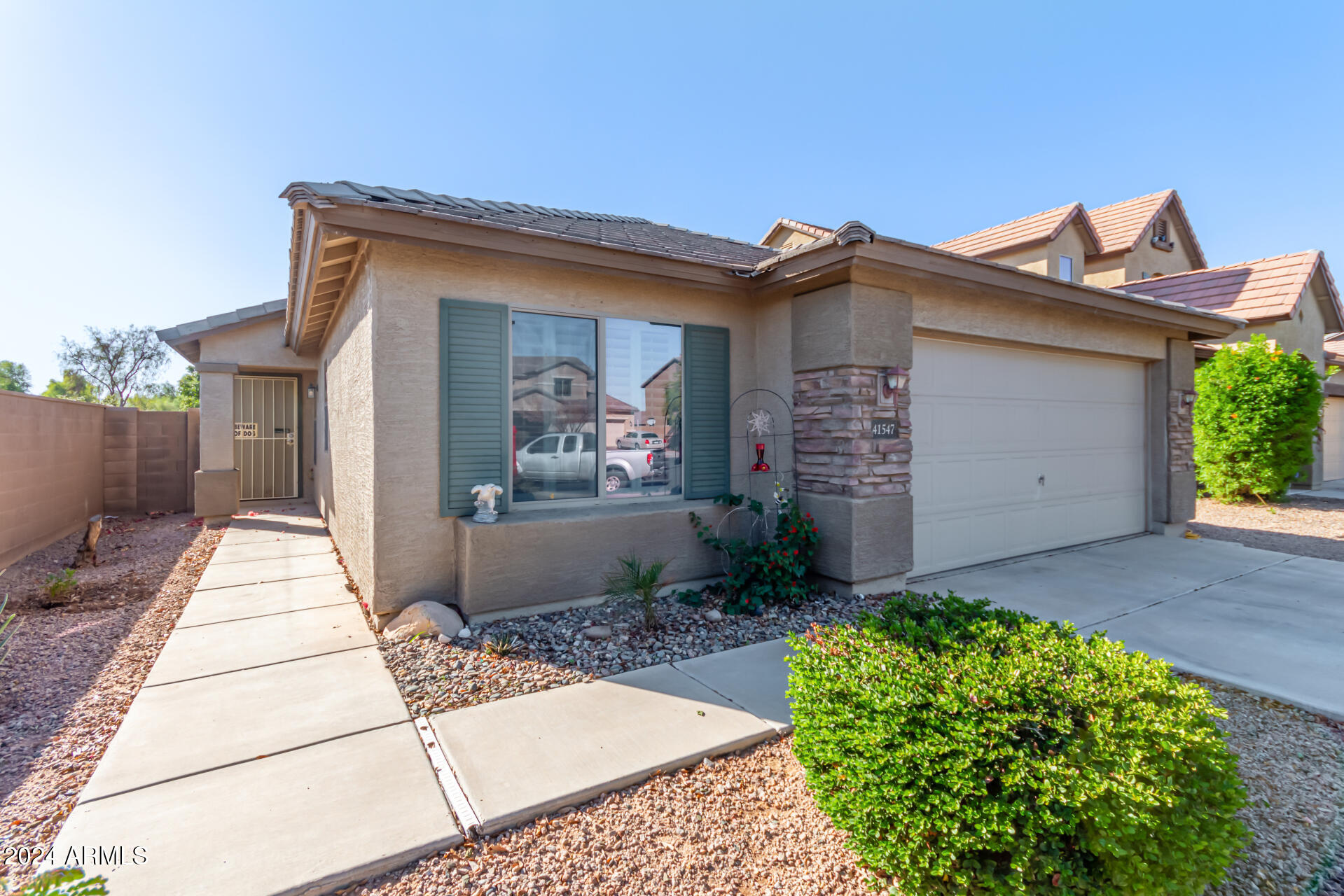 41547 W Cheyenne Court
