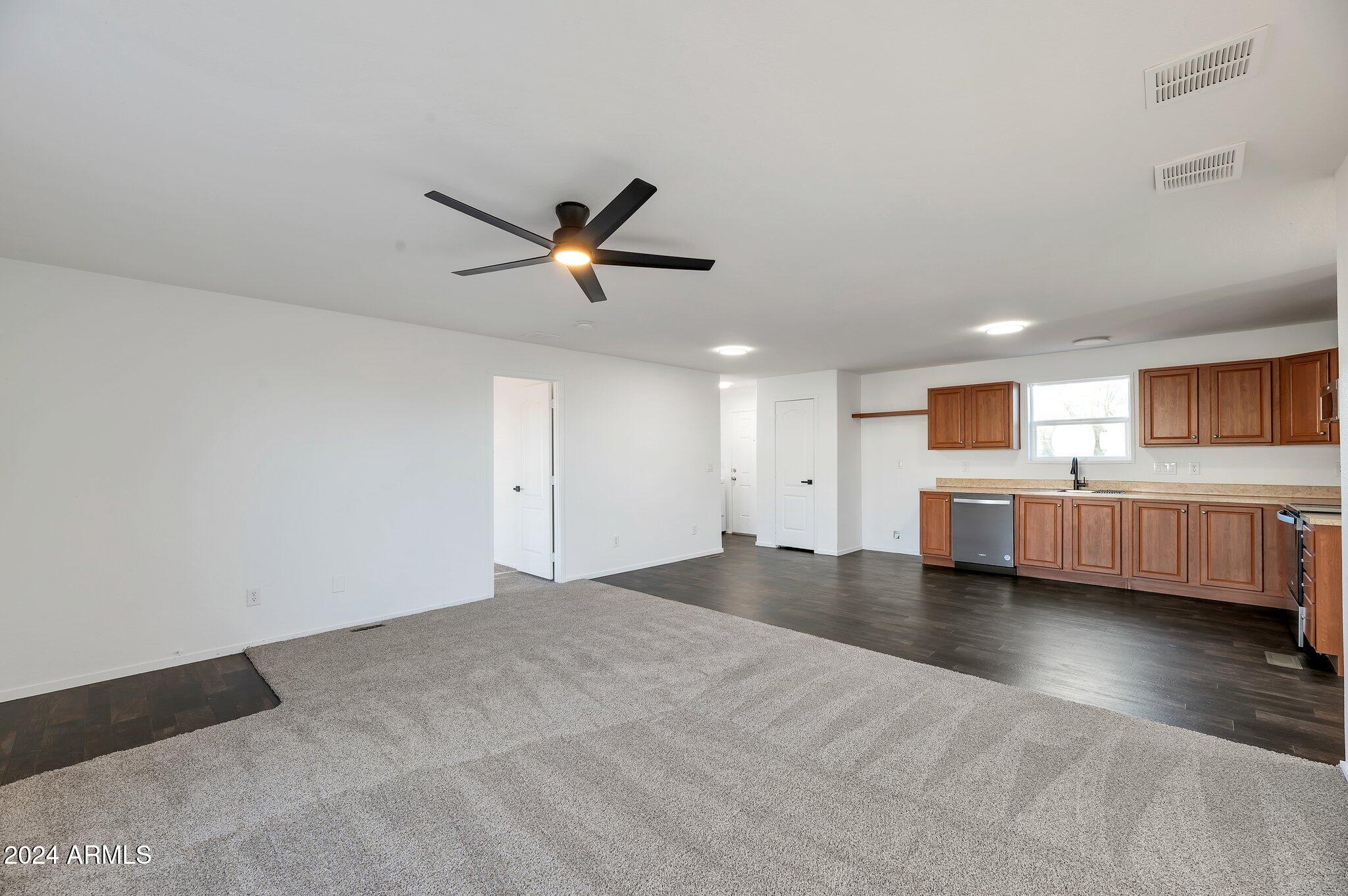 518 W CLAESSENS Drive