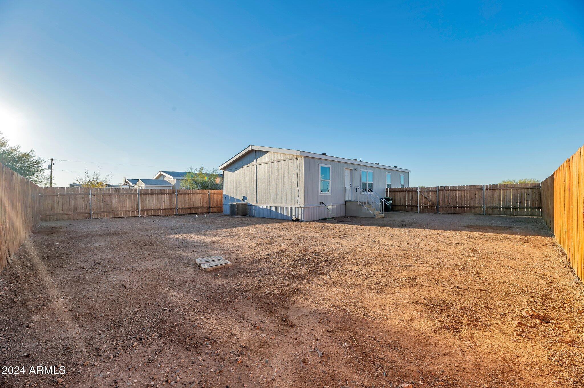 518 W CLAESSENS Drive