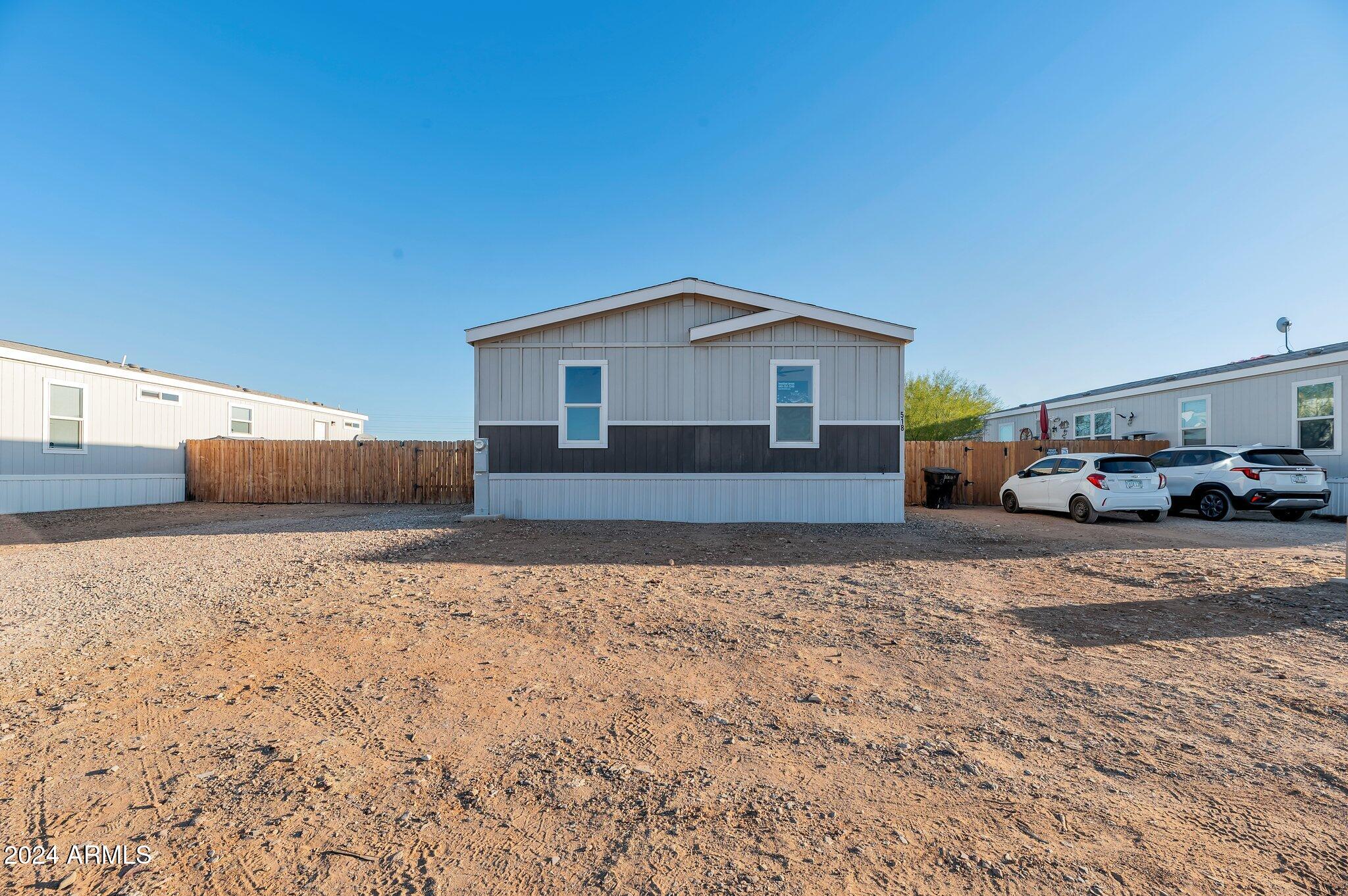 518 W CLAESSENS Drive