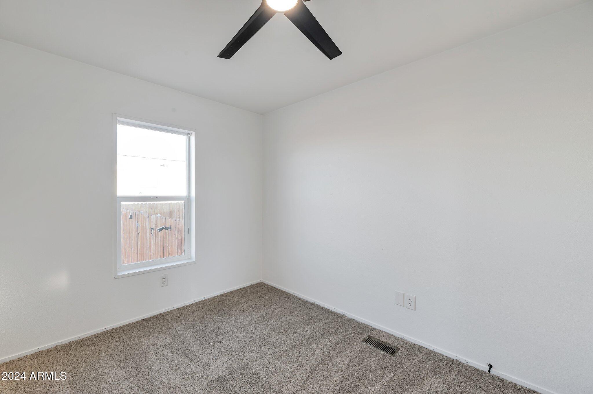 518 W CLAESSENS Drive