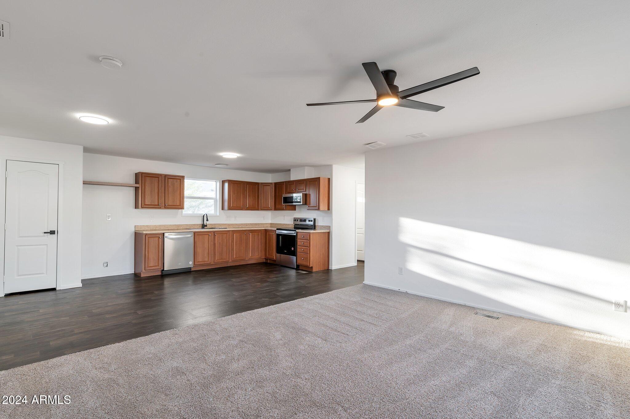 518 W CLAESSENS Drive