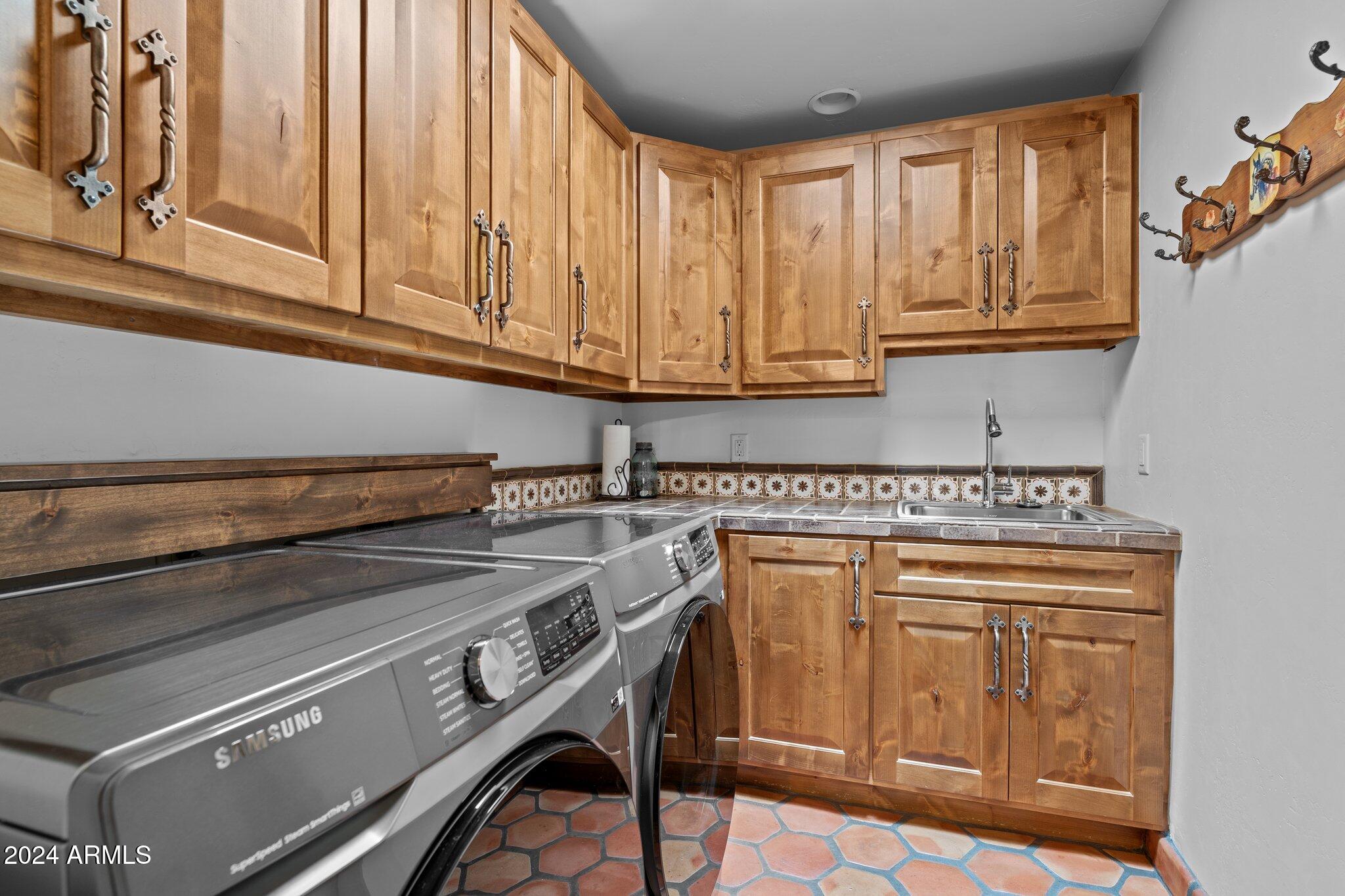 1545 FLICKER Lane