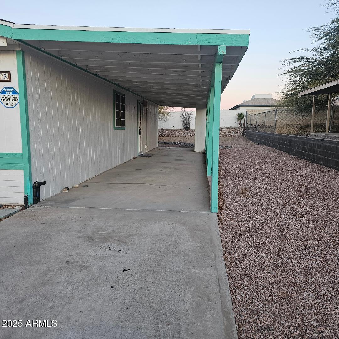 685 Smoketree Street
