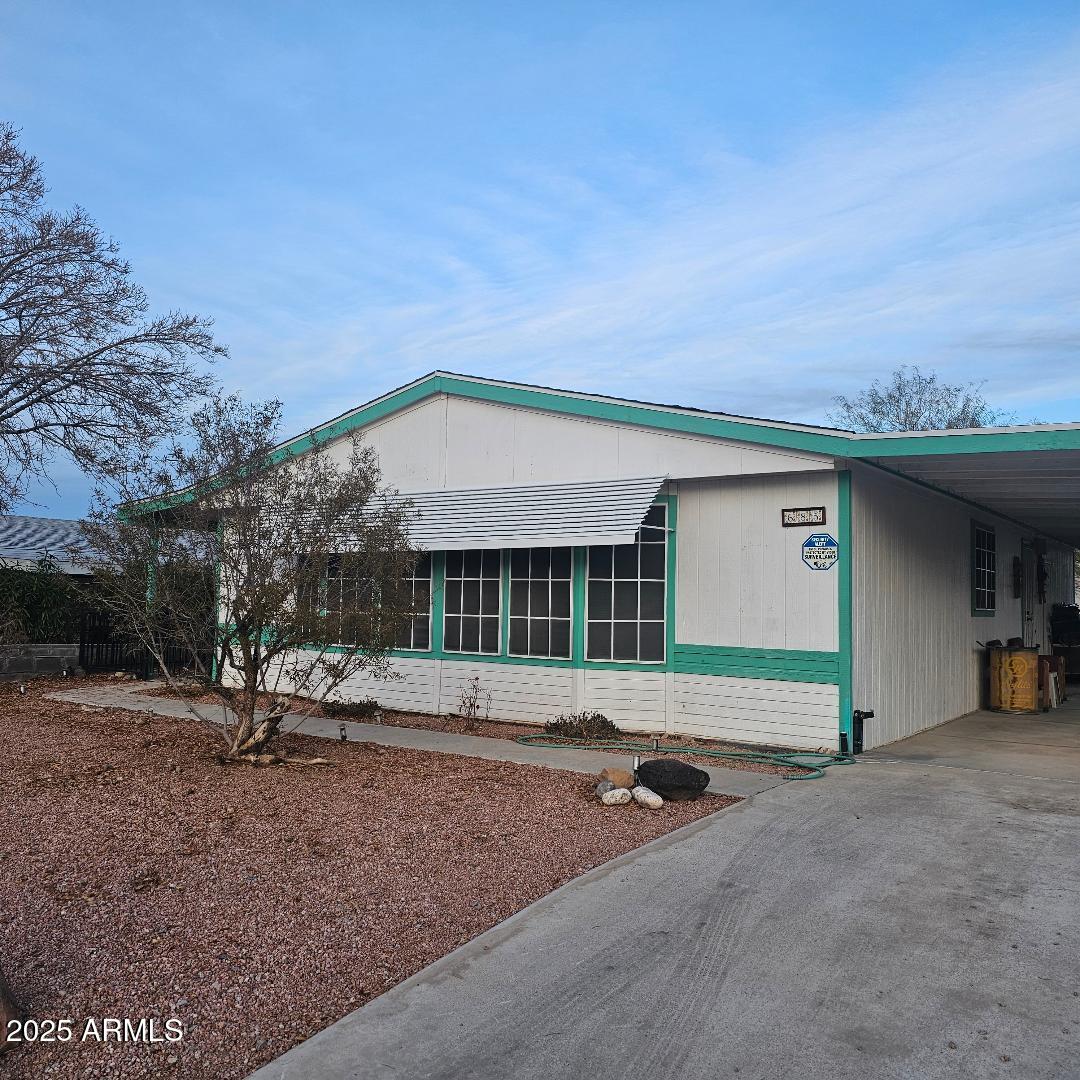 685 Smoketree Street