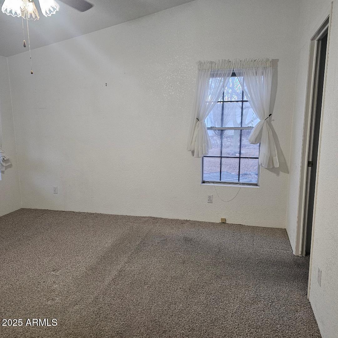 685 Smoketree Street