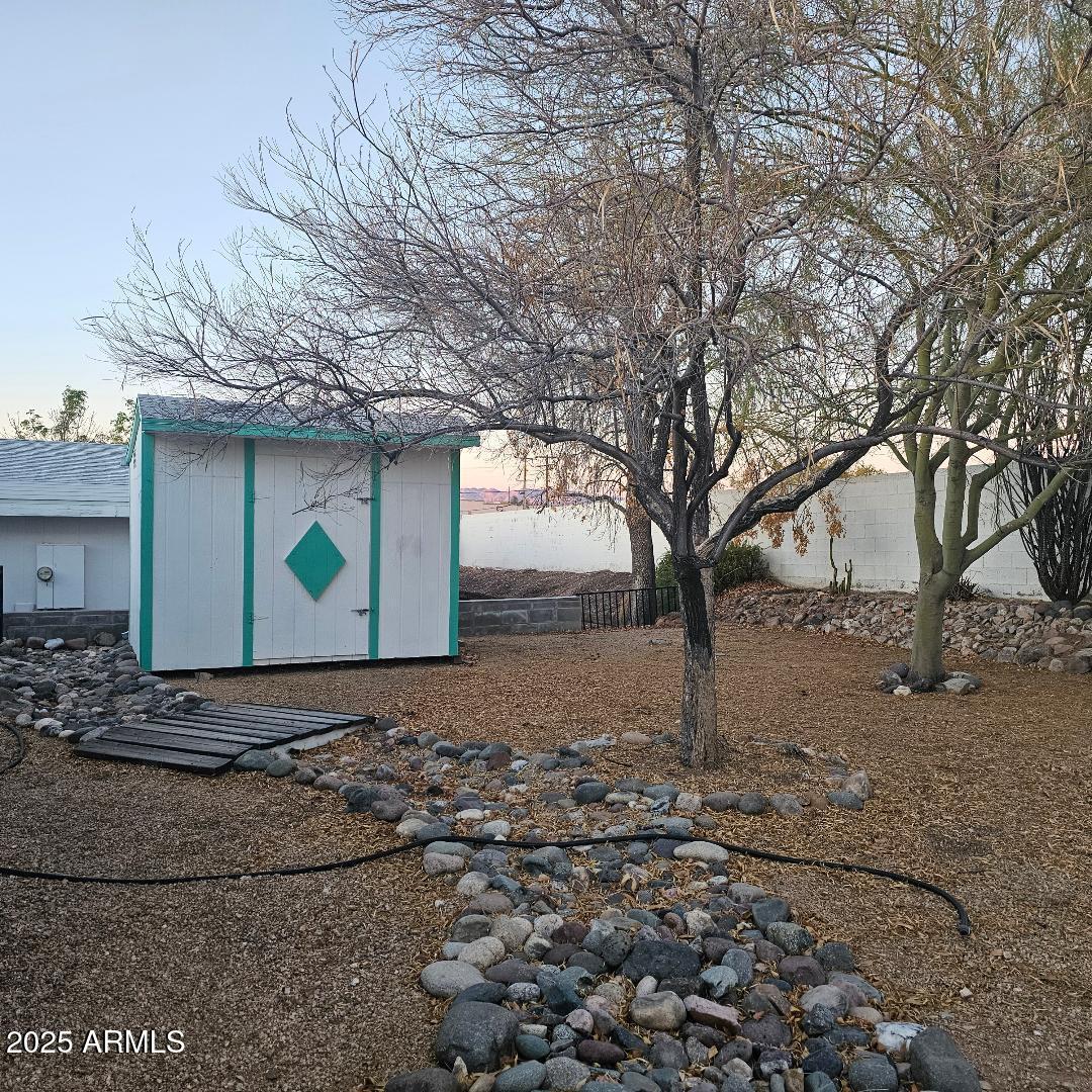 685 Smoketree Street