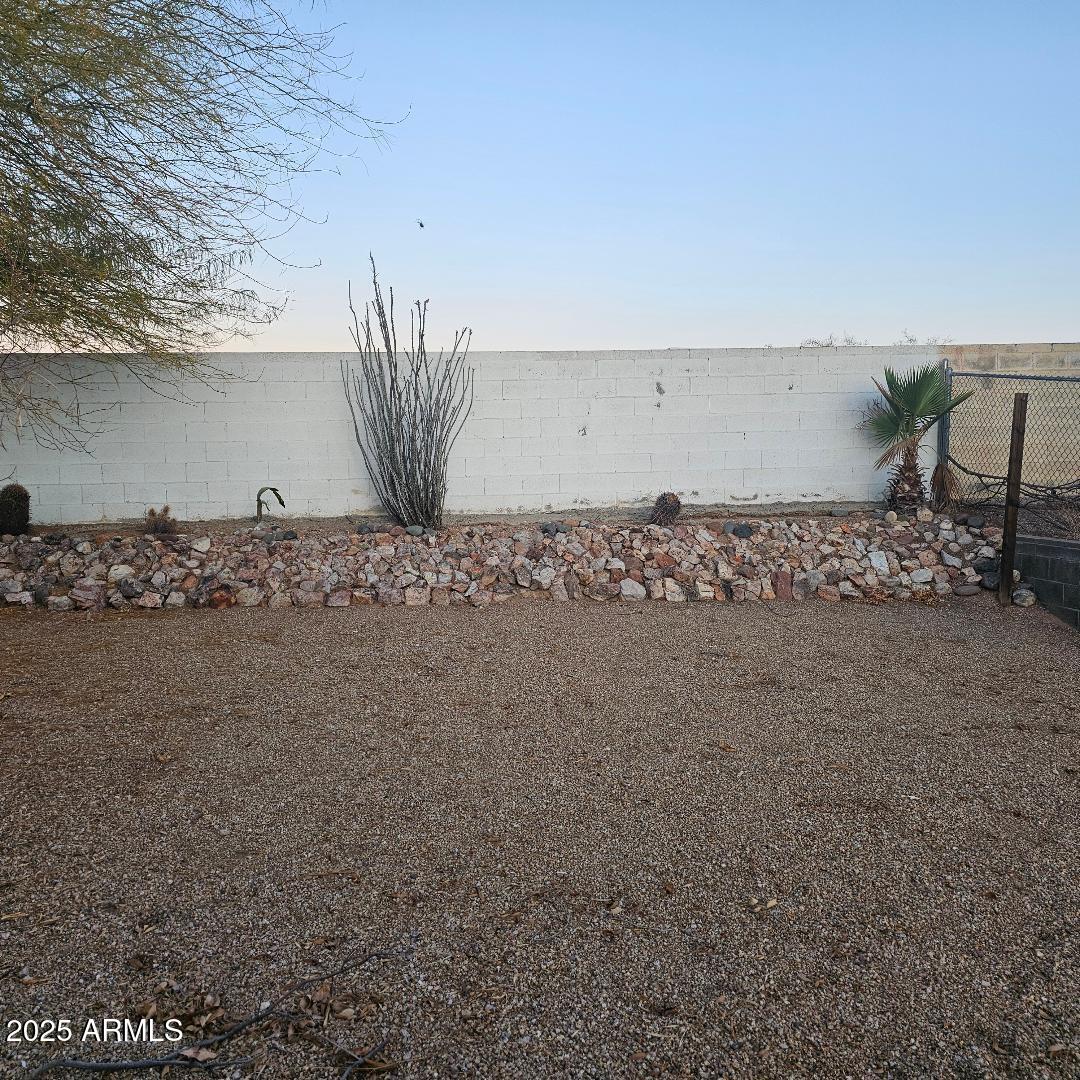 685 Smoketree Street