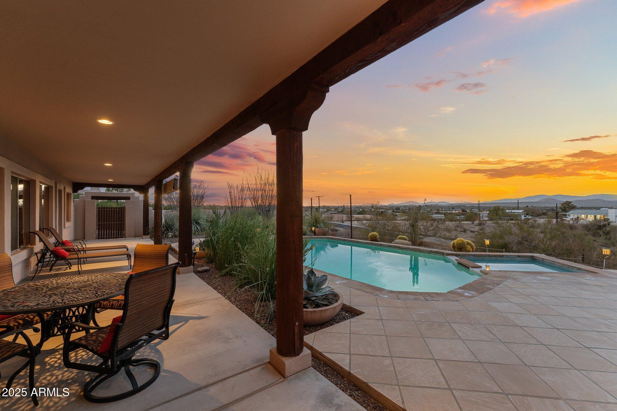 669 W CHAPARRAL Road