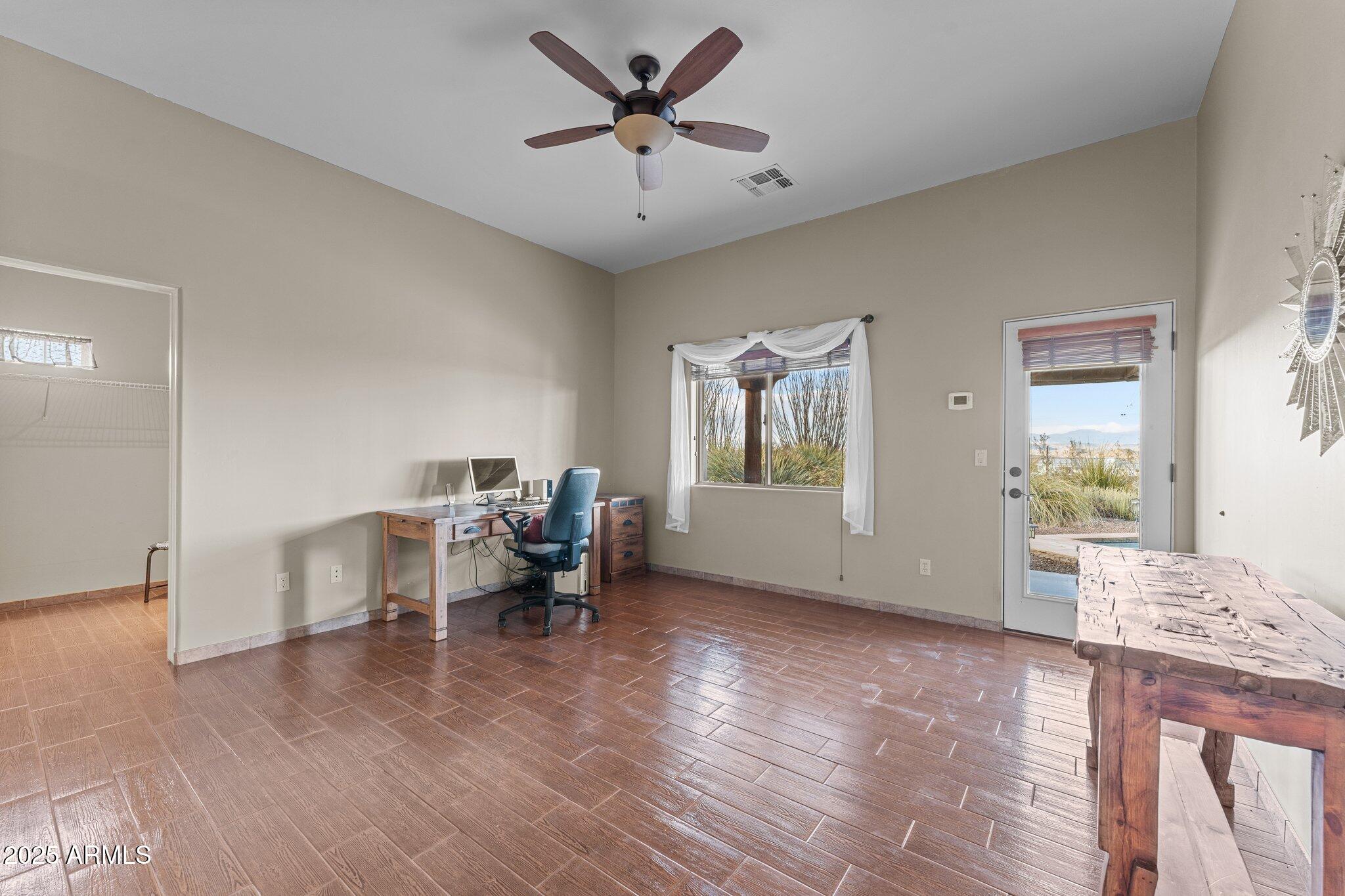 669 W CHAPARRAL Road