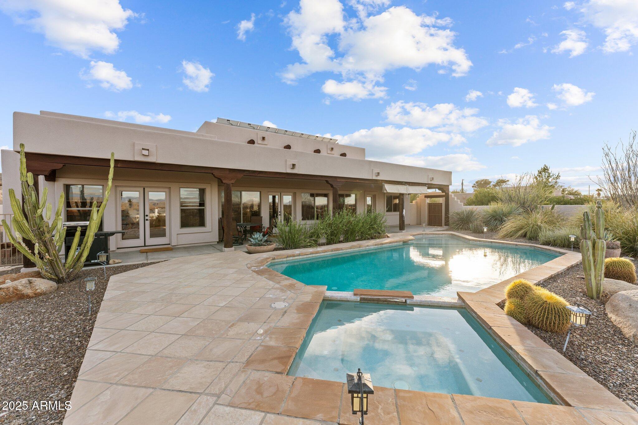 669 W CHAPARRAL Road