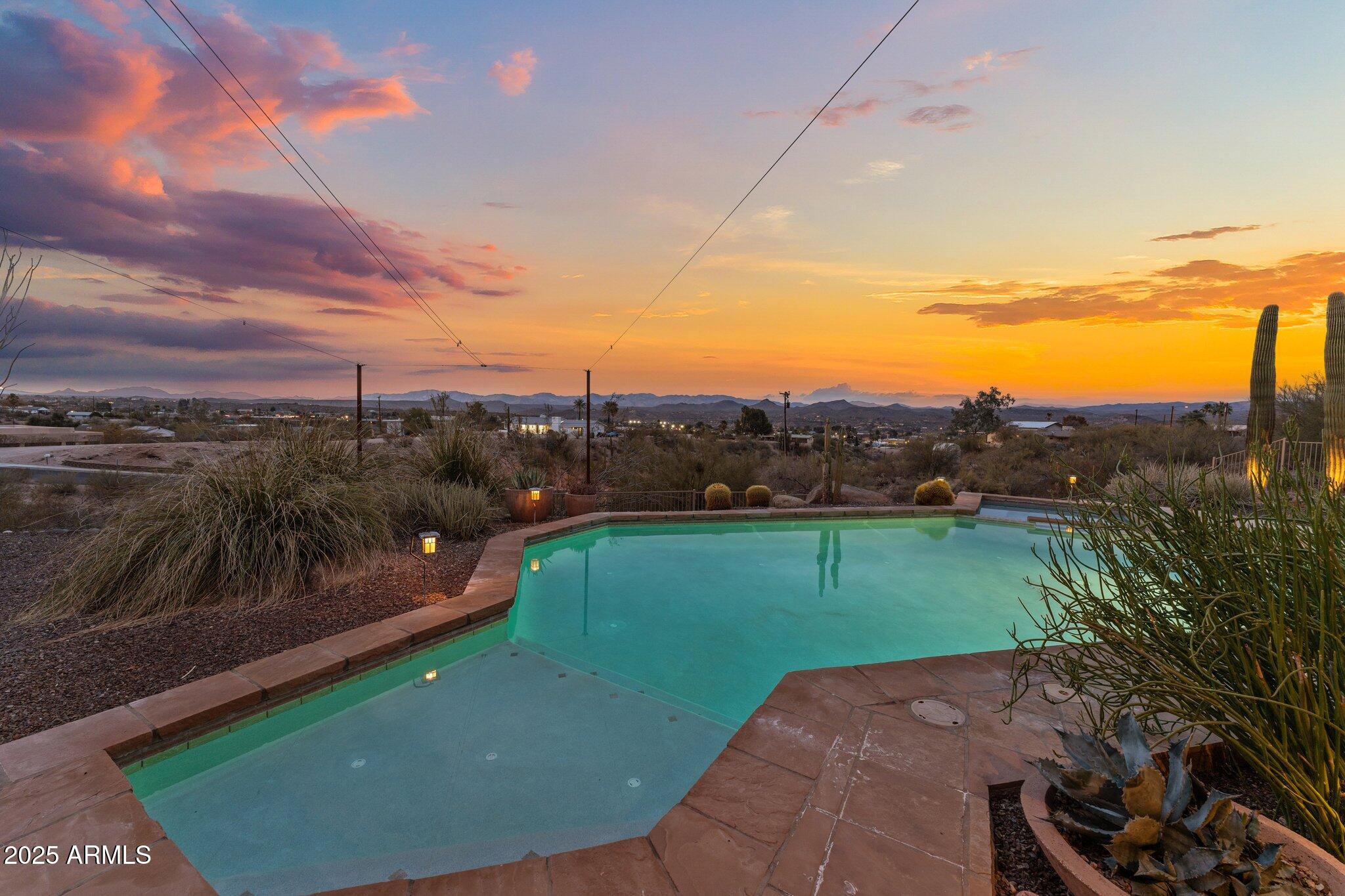 669 W CHAPARRAL Road