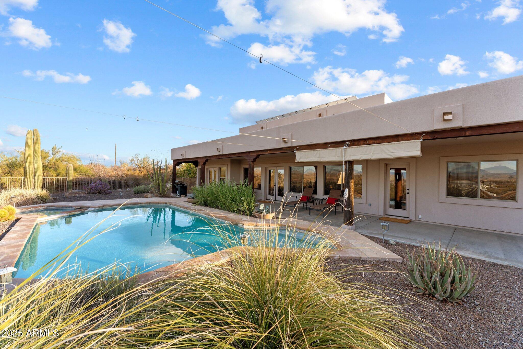 669 W CHAPARRAL Road