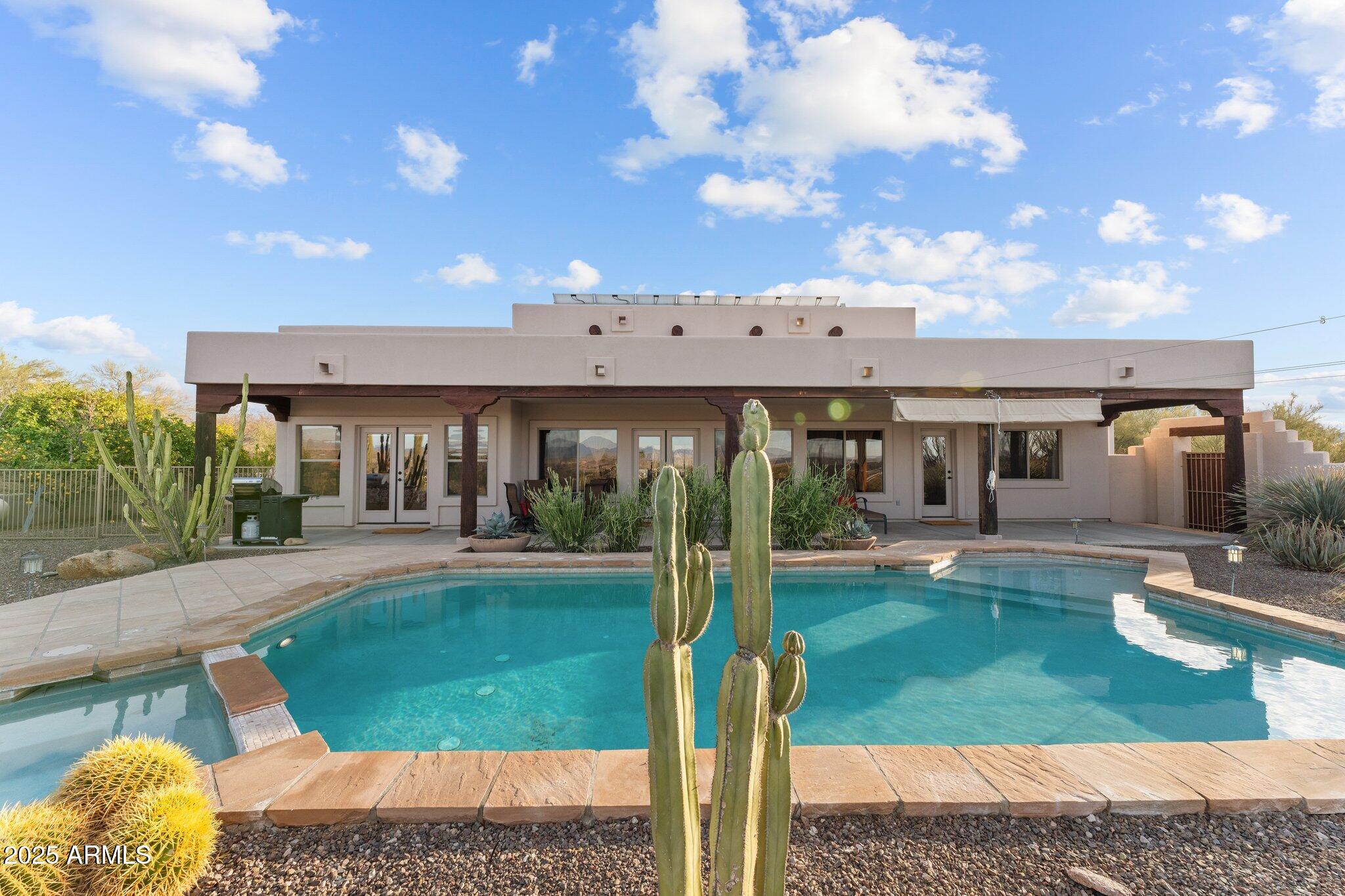 669 W CHAPARRAL Road