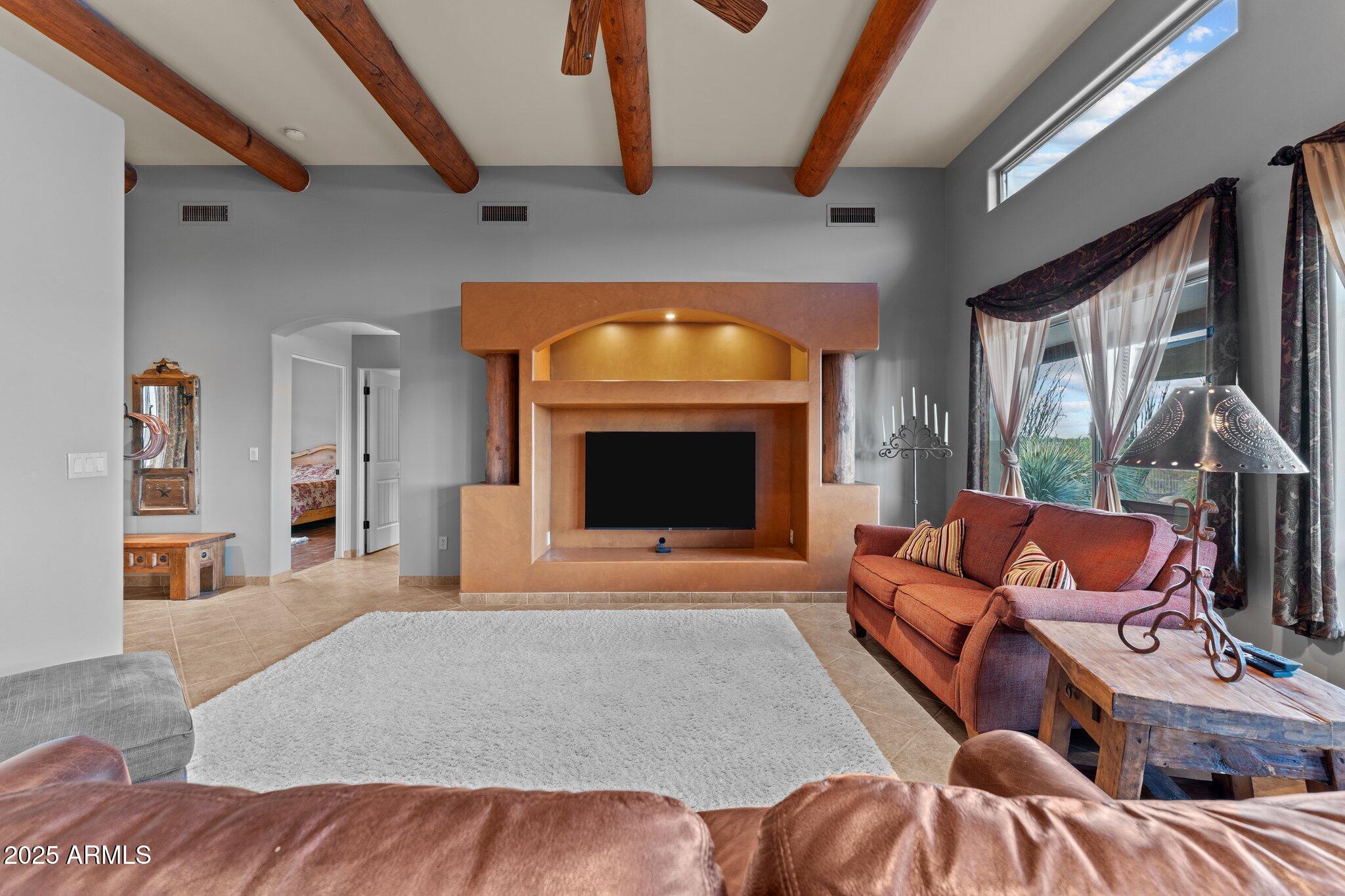 669 W CHAPARRAL Road