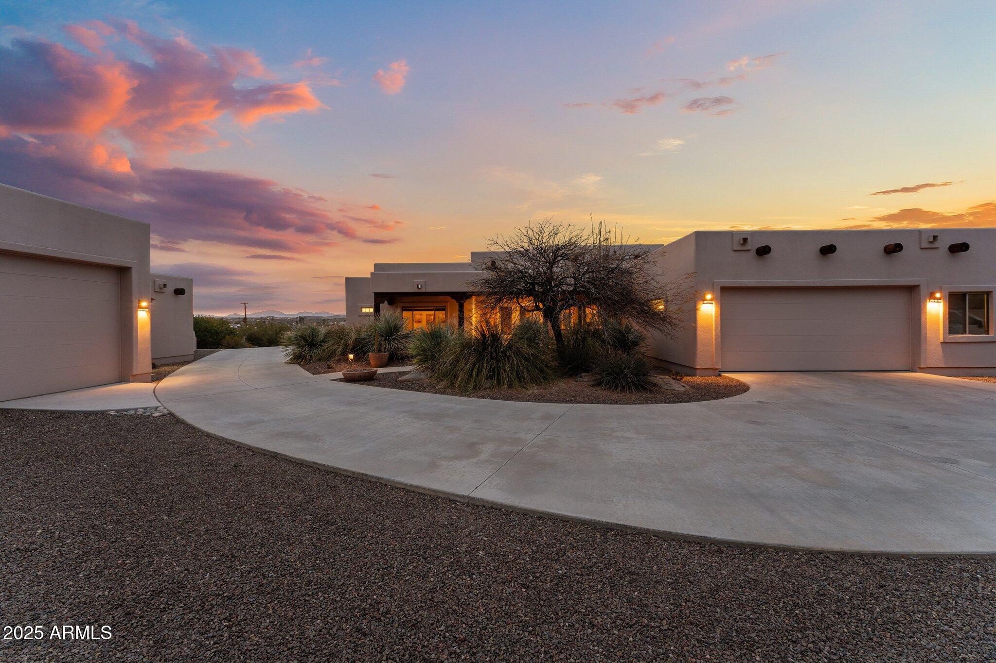 669 W CHAPARRAL Road