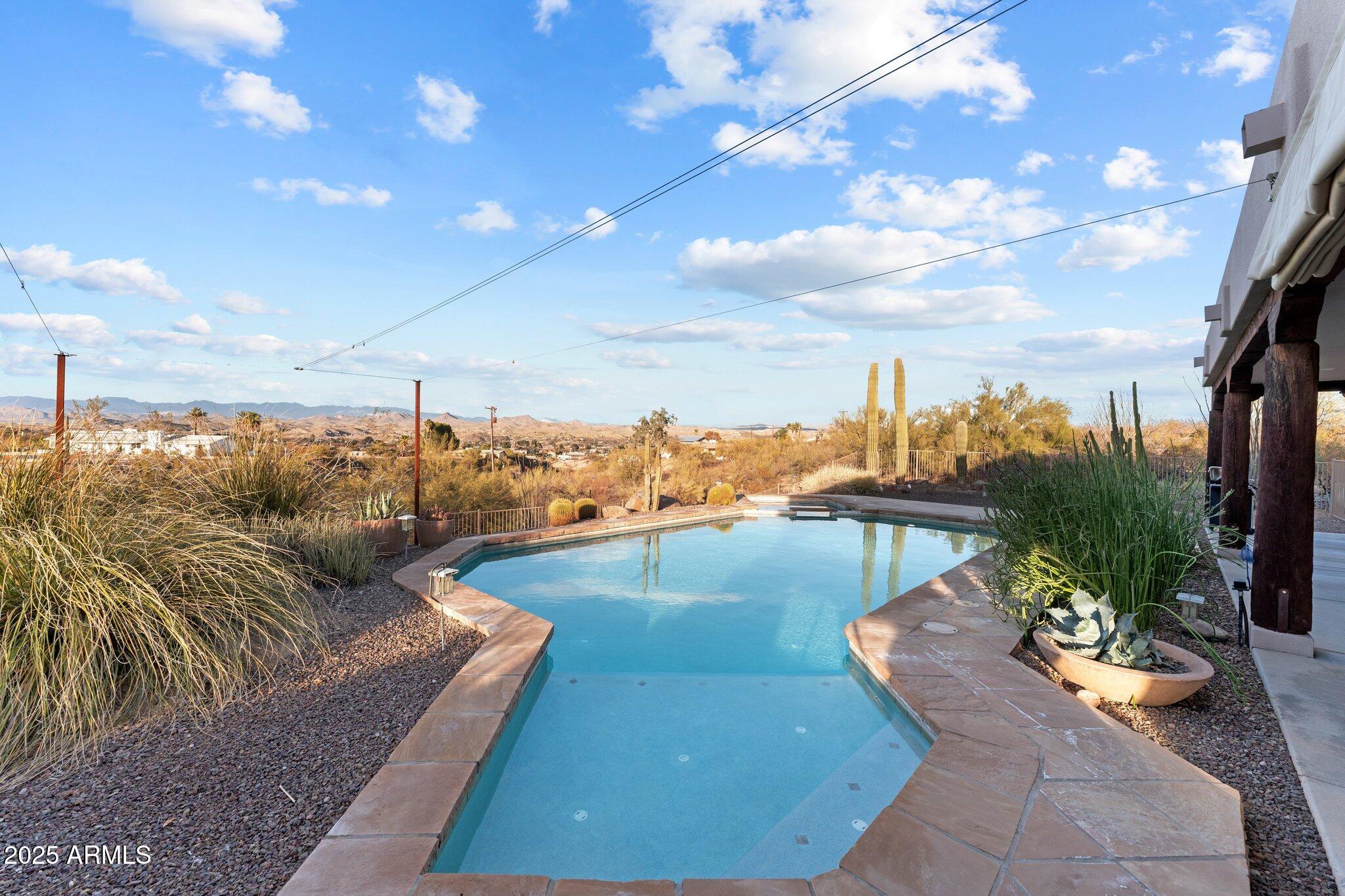 669 W CHAPARRAL Road