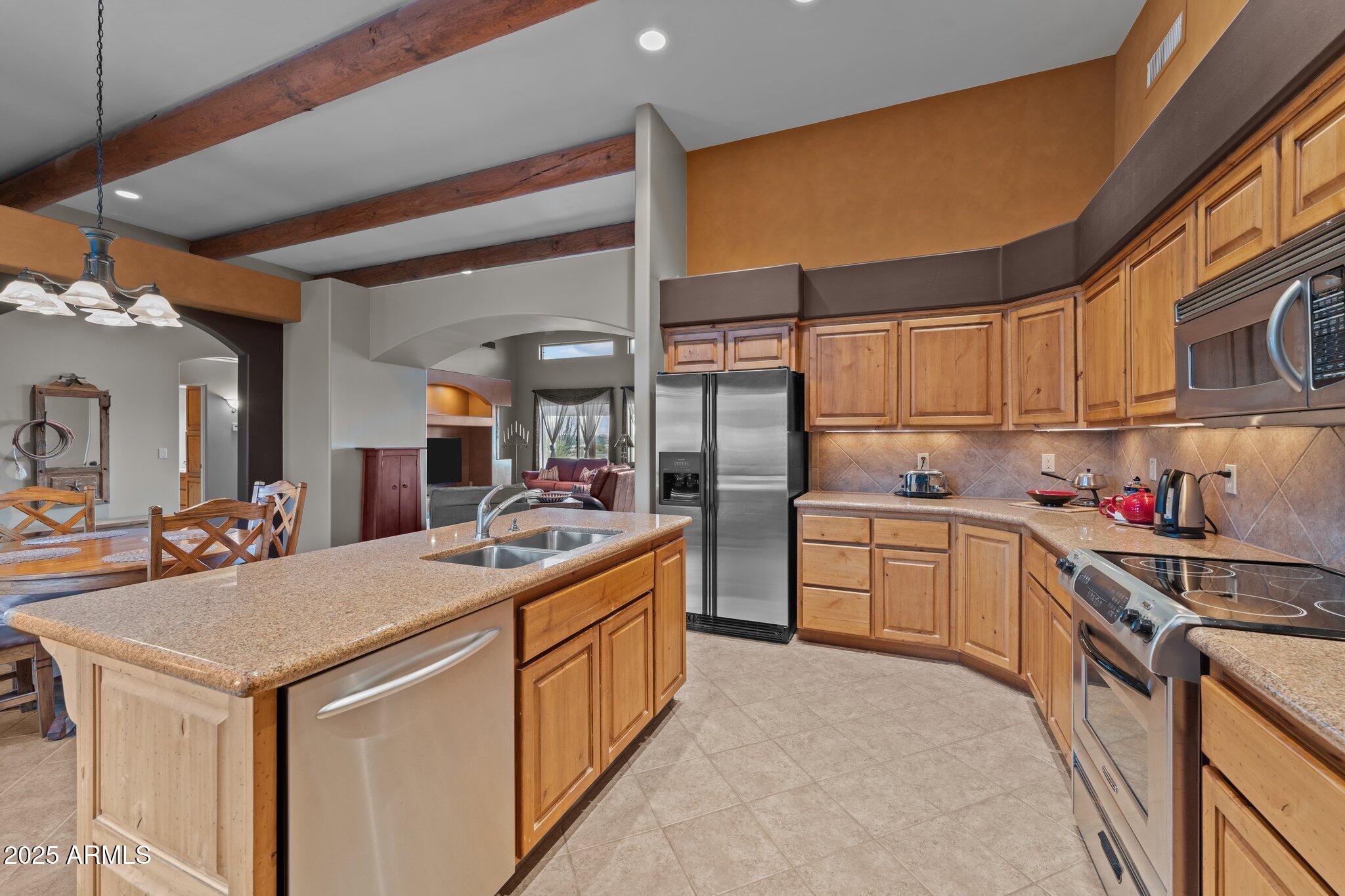 669 W CHAPARRAL Road