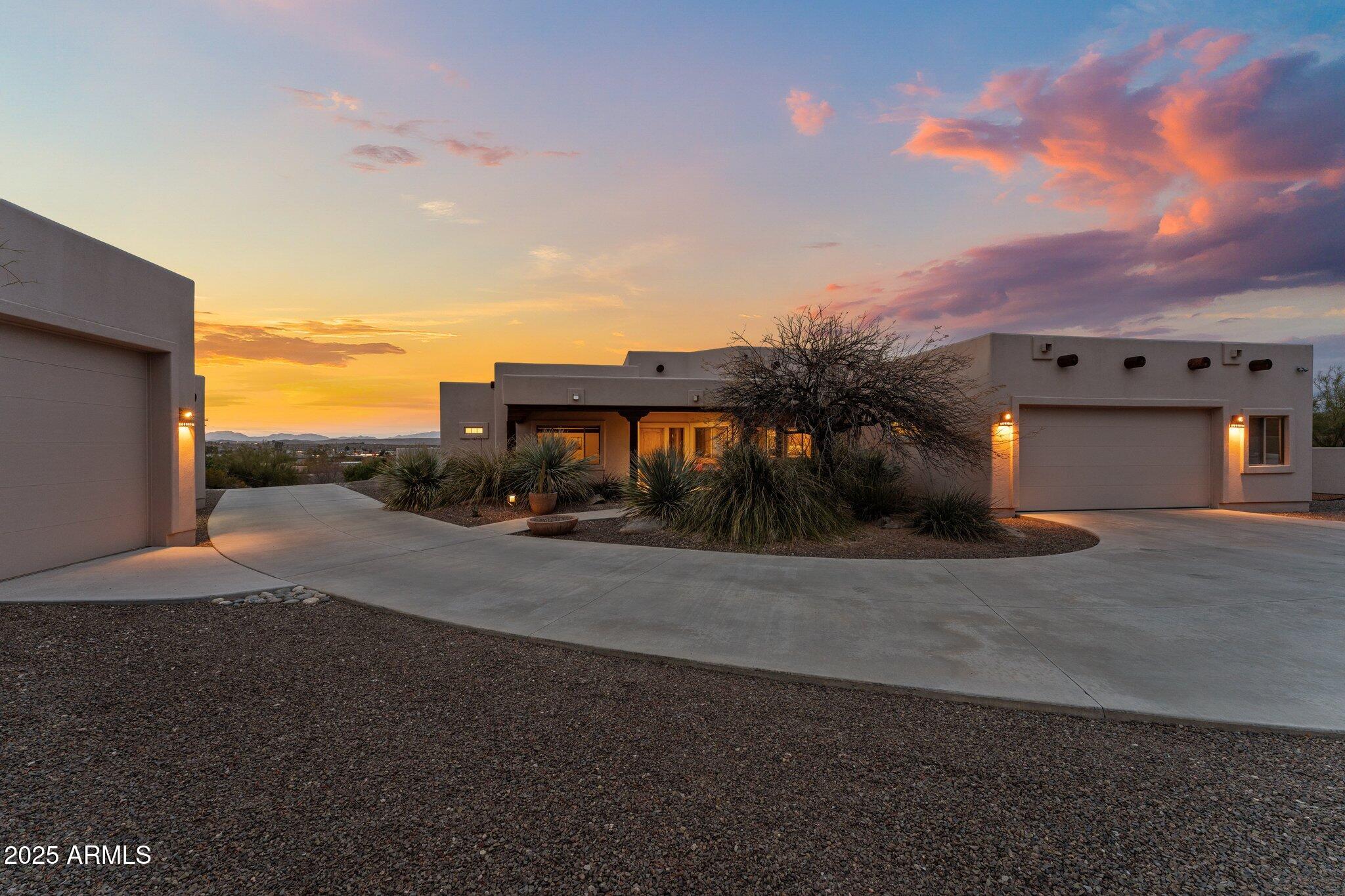 669 W CHAPARRAL Road