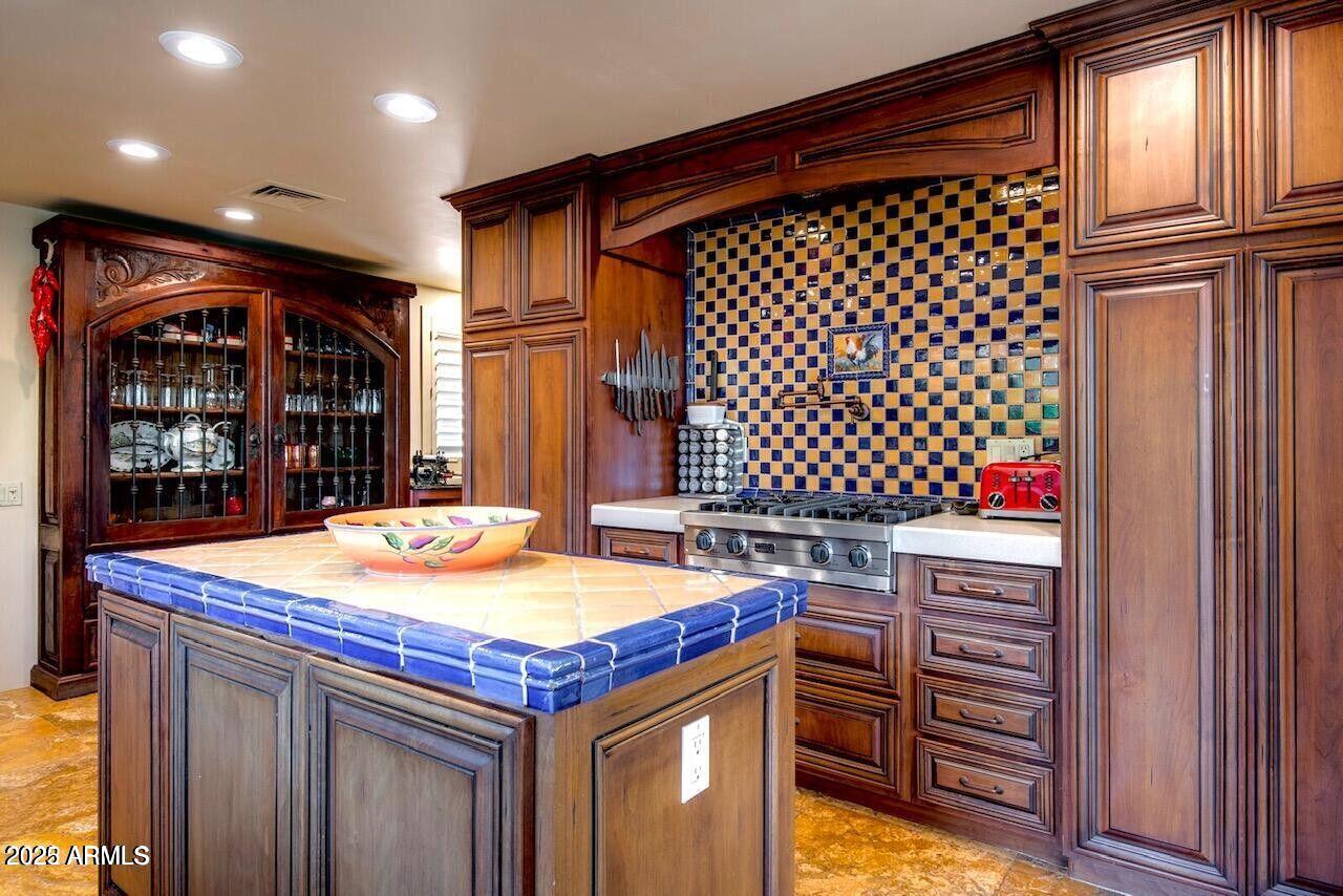 1489 THRASHER Lane