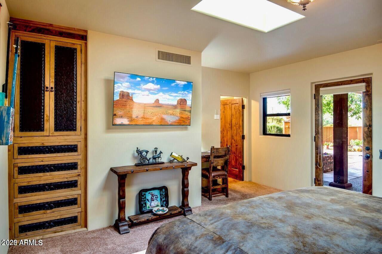 1489 THRASHER Lane