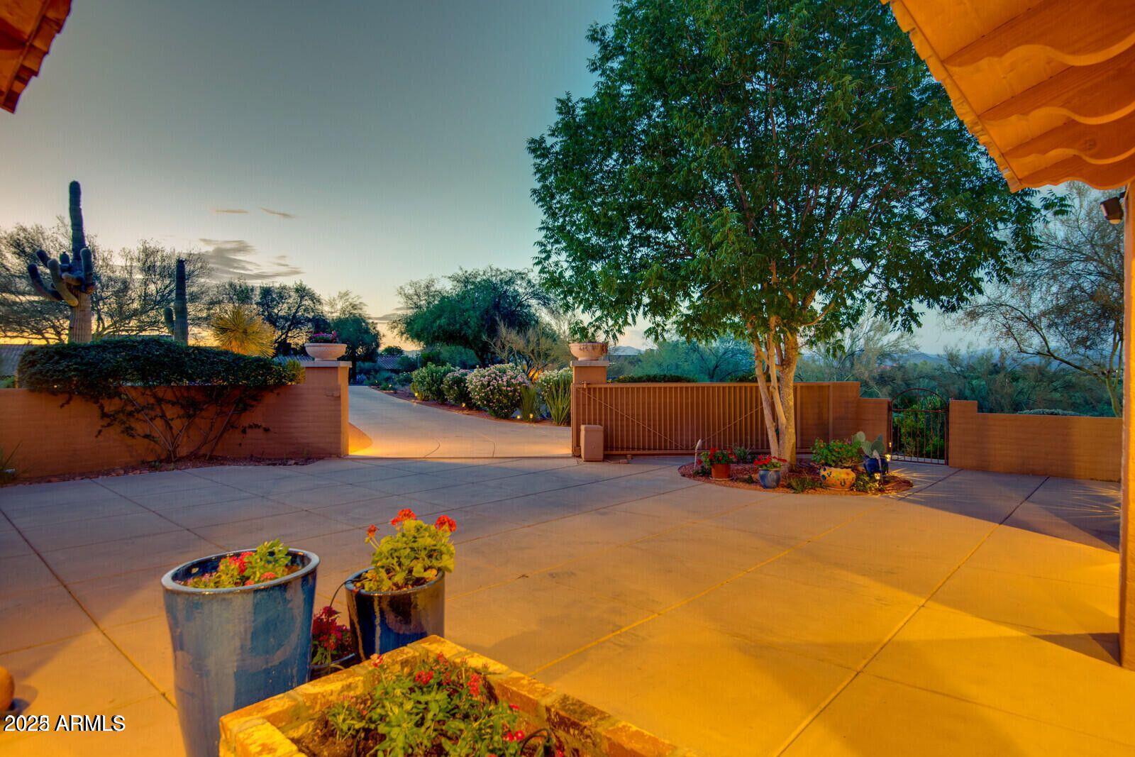 1489 THRASHER Lane