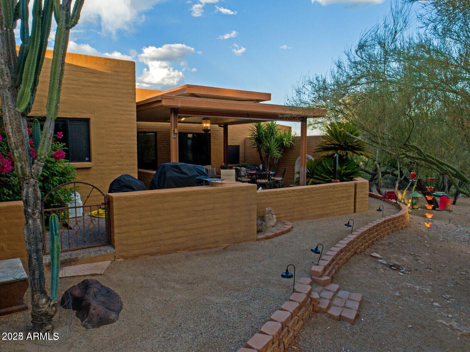 1489 THRASHER Lane