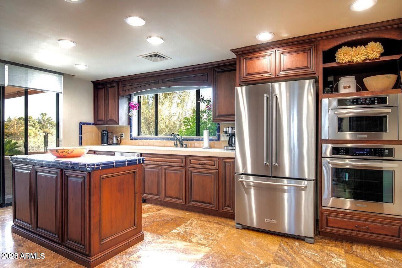 1489 THRASHER Lane