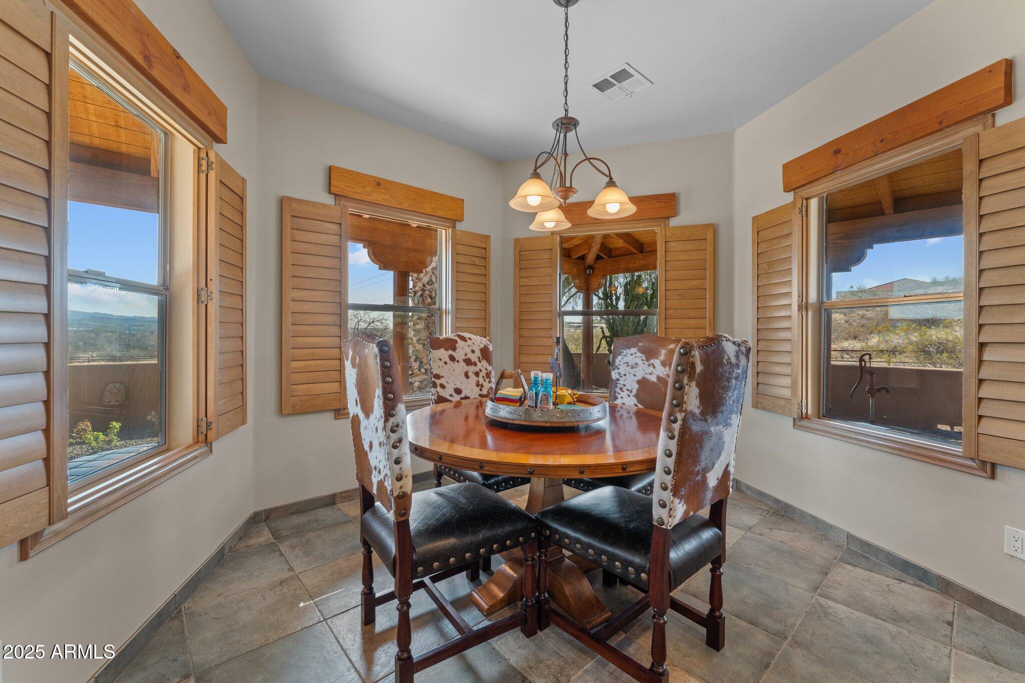 1520 W CHEROKEE Lane
