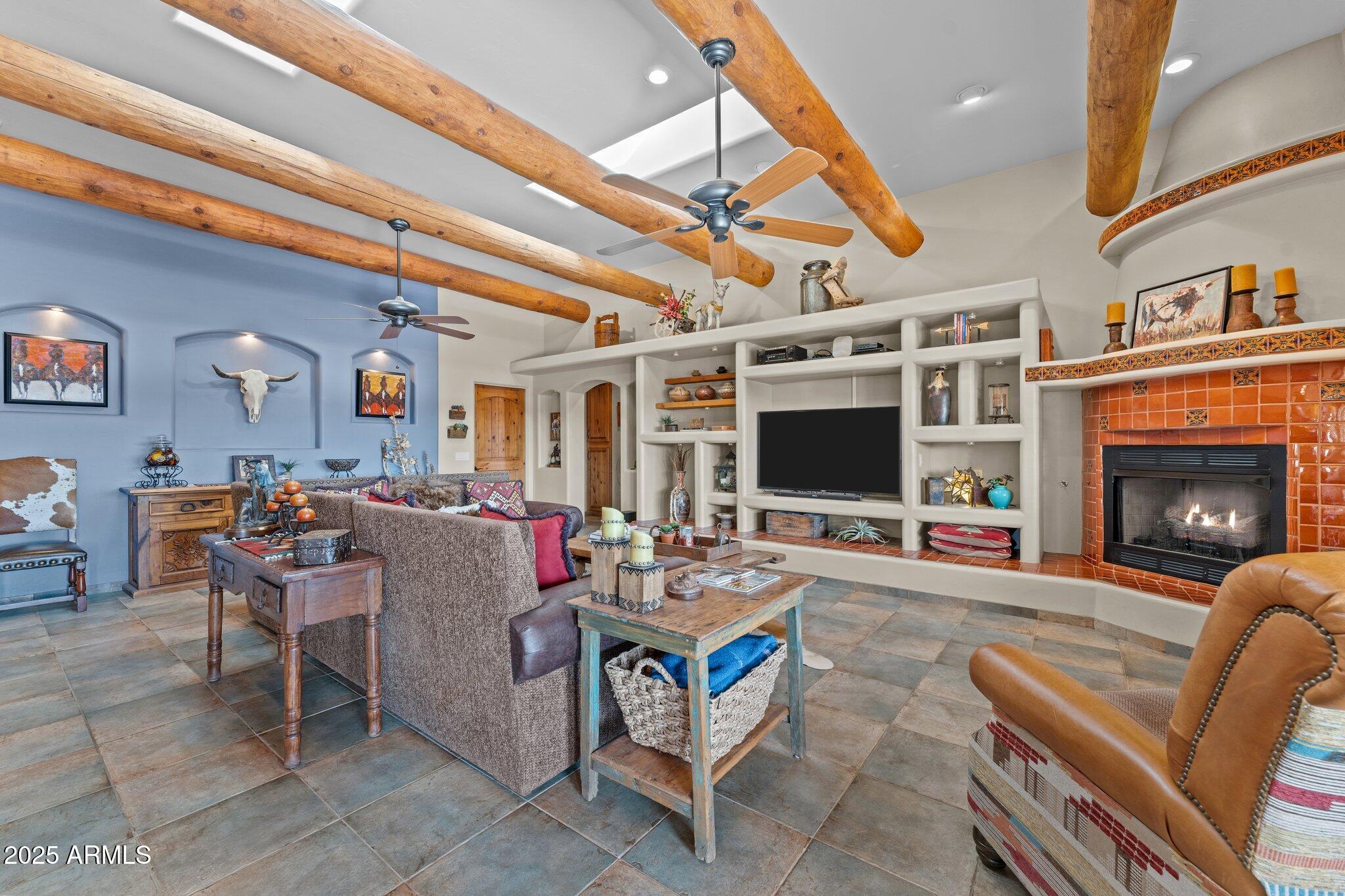 1520 W CHEROKEE Lane