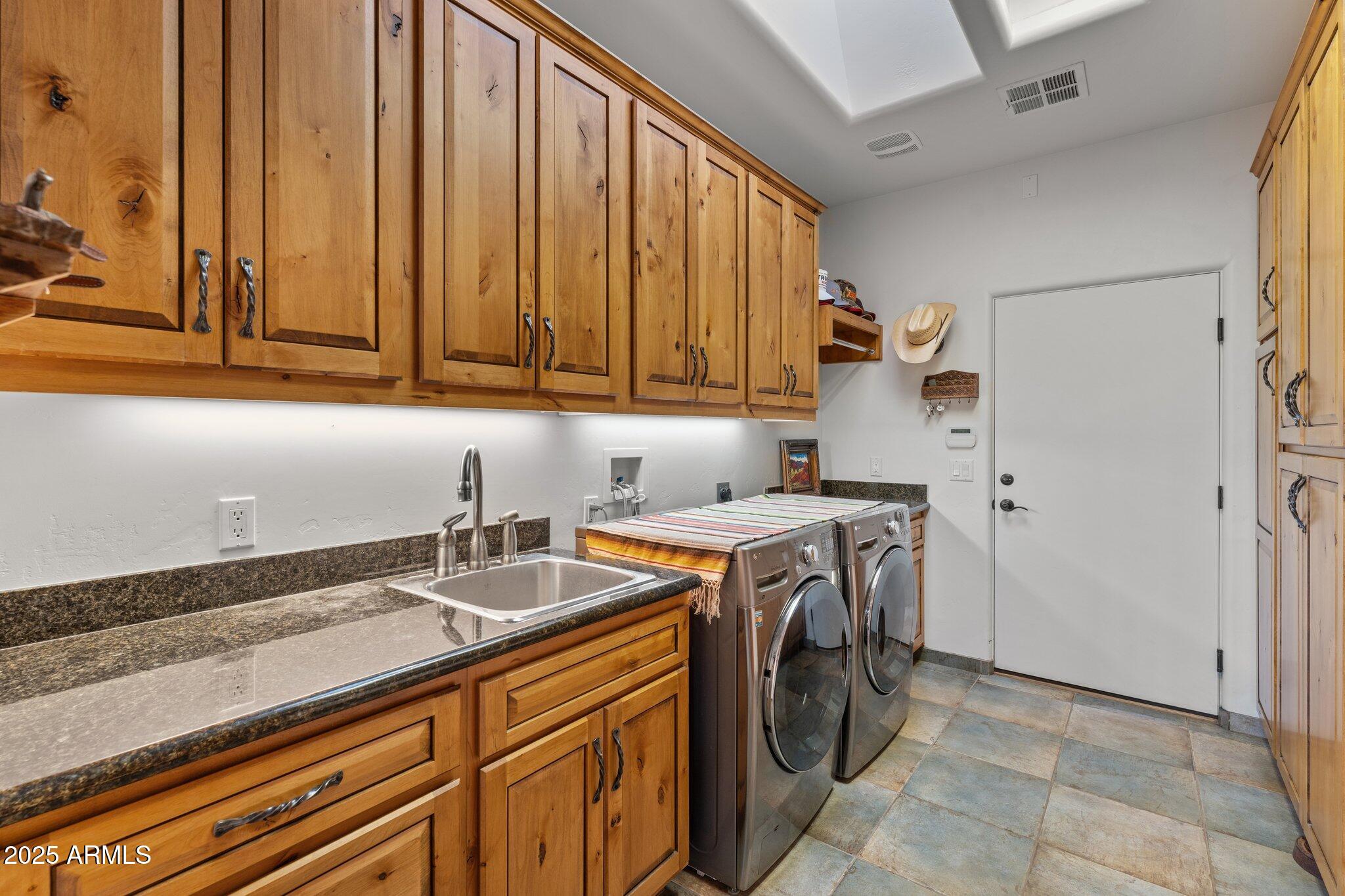 1520 W CHEROKEE Lane