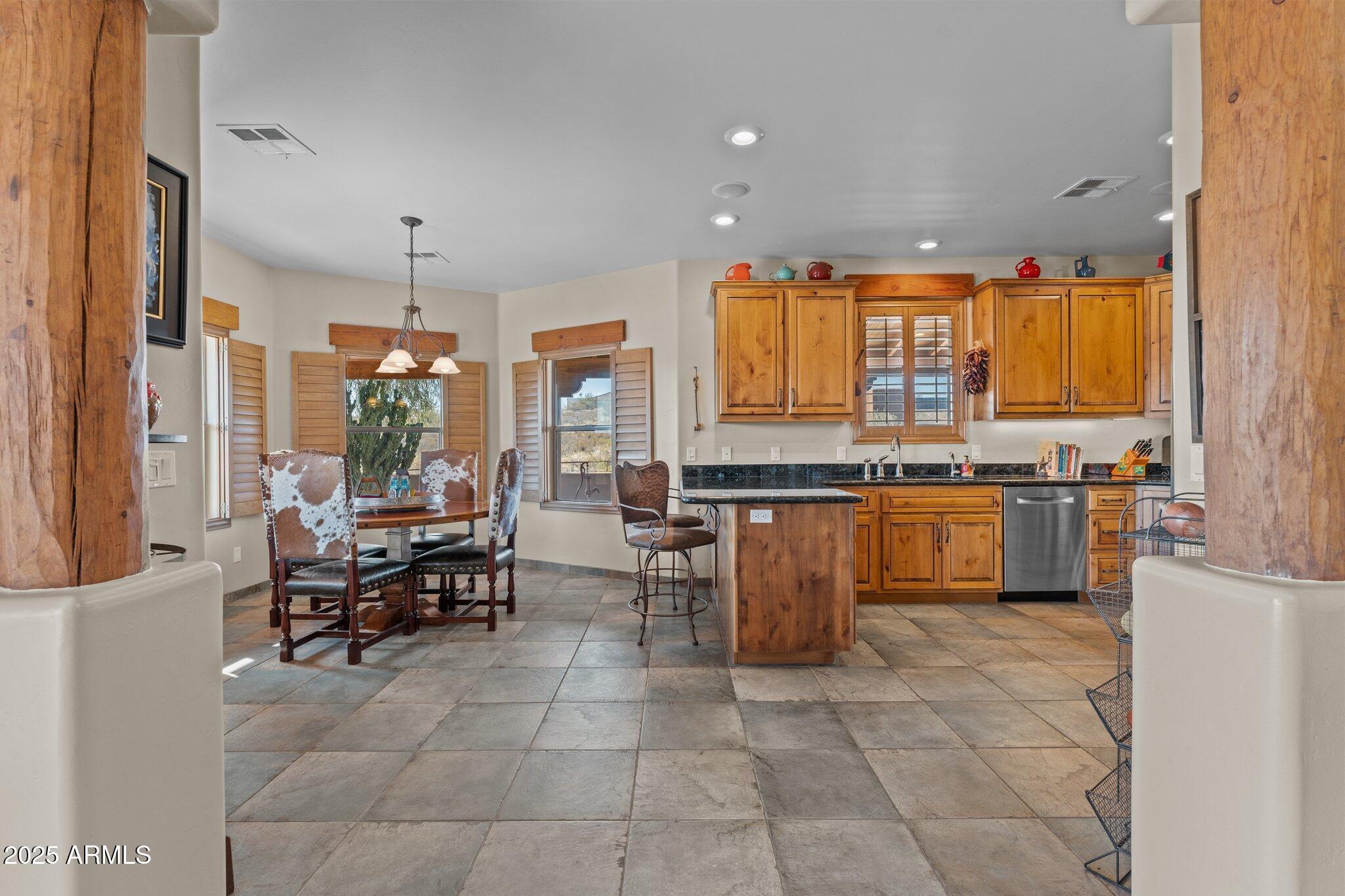 1520 W CHEROKEE Lane