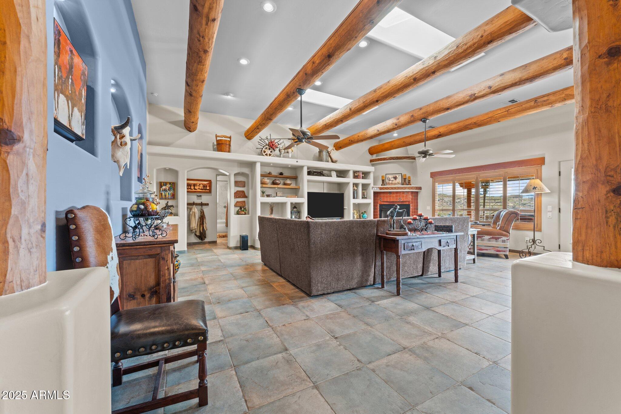 1520 W CHEROKEE Lane