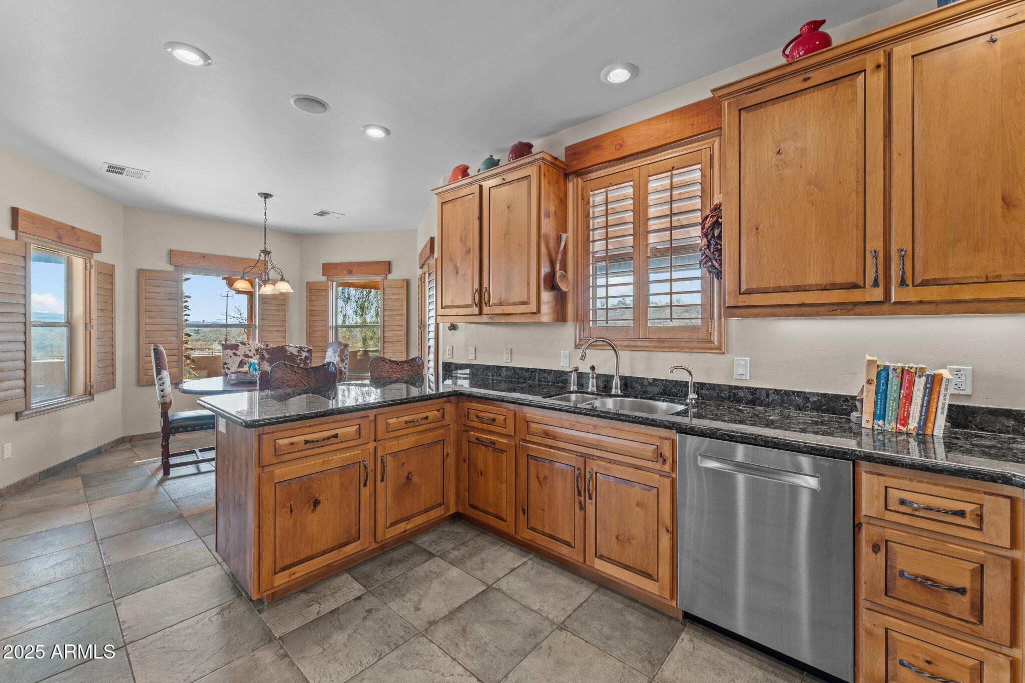 1520 W CHEROKEE Lane