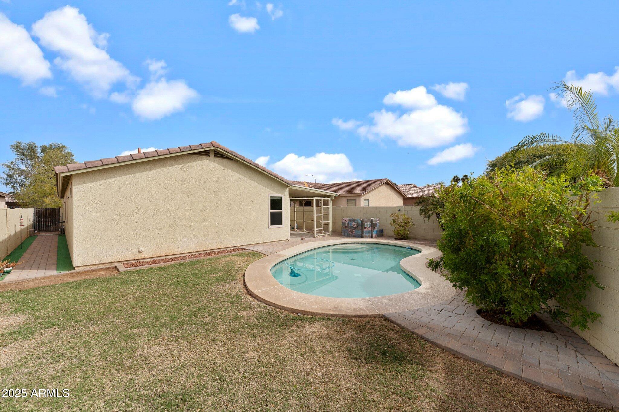 10817 W WILSHIRE Drive