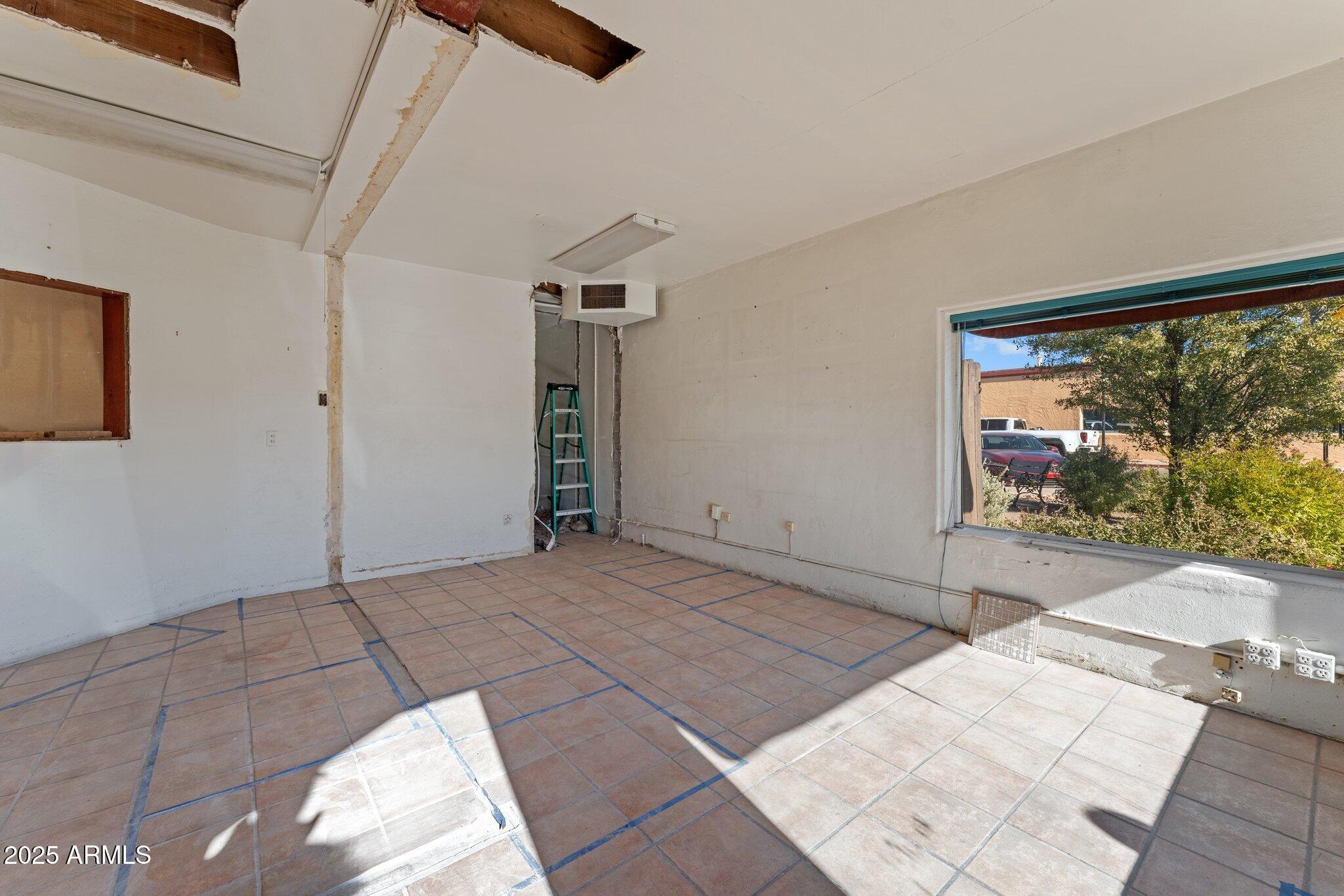 176 E Wickenburg Way