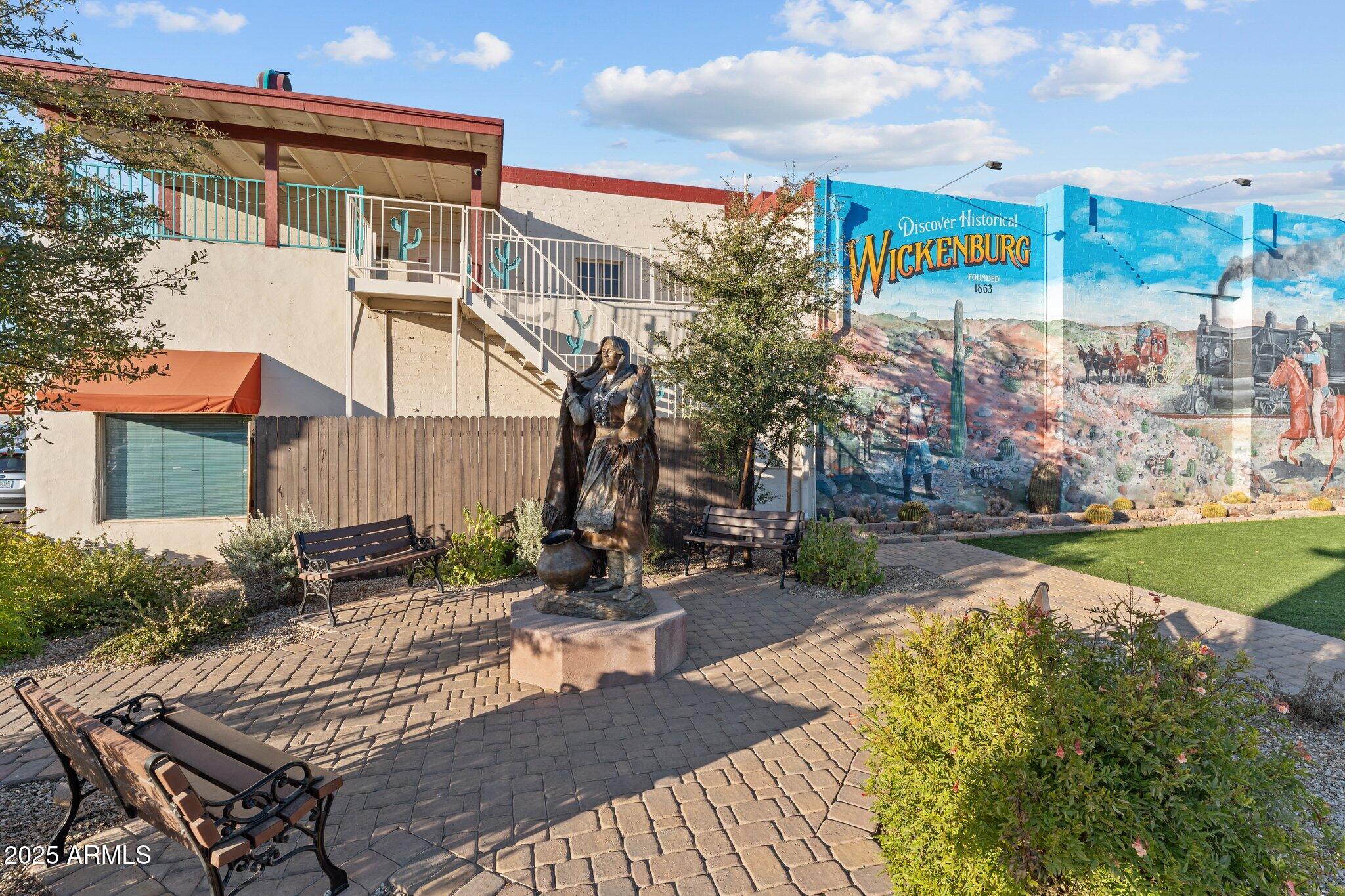 176 E Wickenburg Way