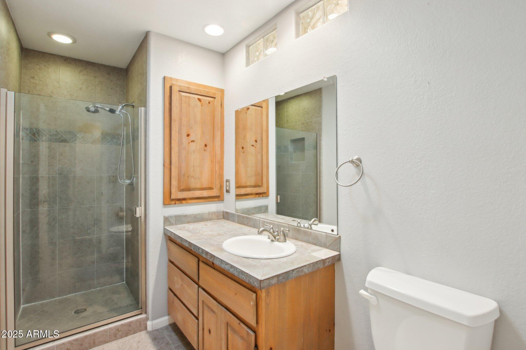 855 W SANTA FE Drive