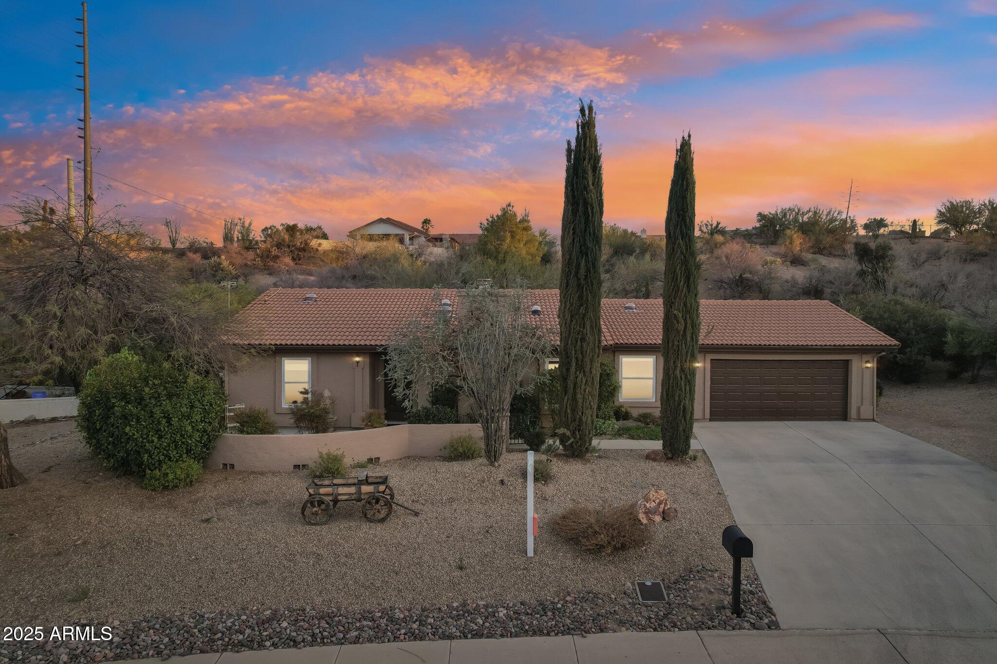 855 W SANTA FE Drive